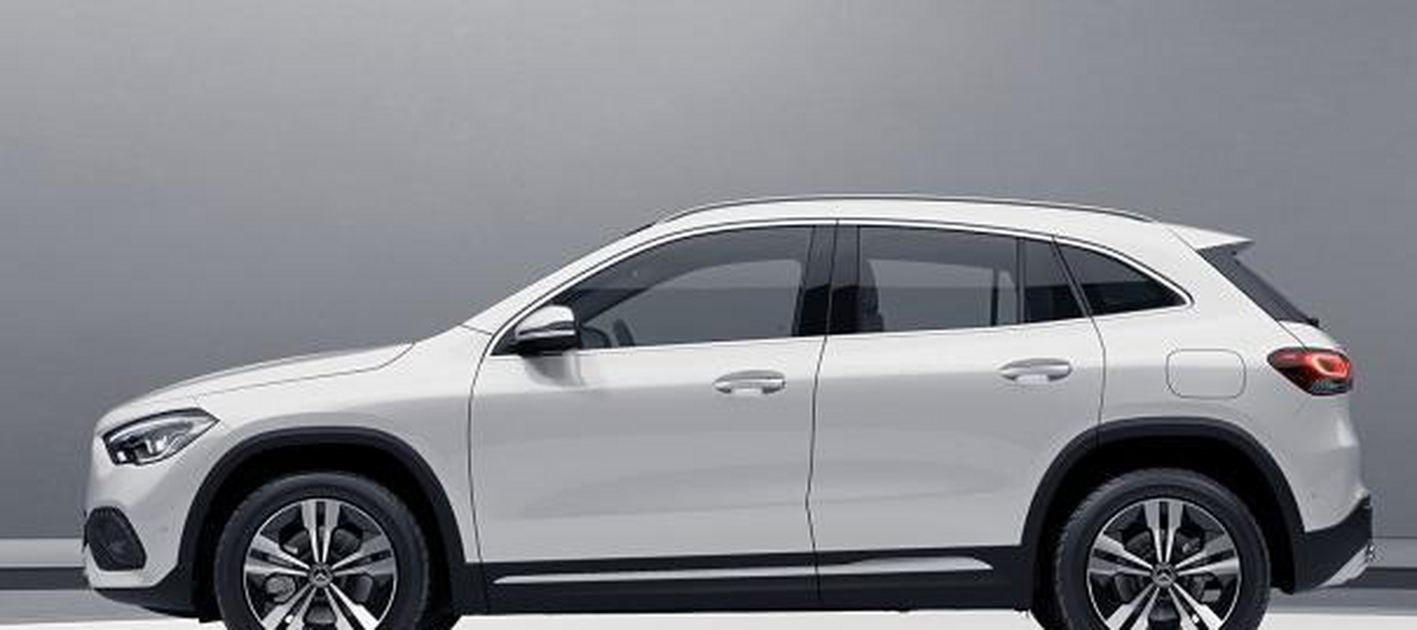 车身侧面线条简洁,没有过于冗余的设计.