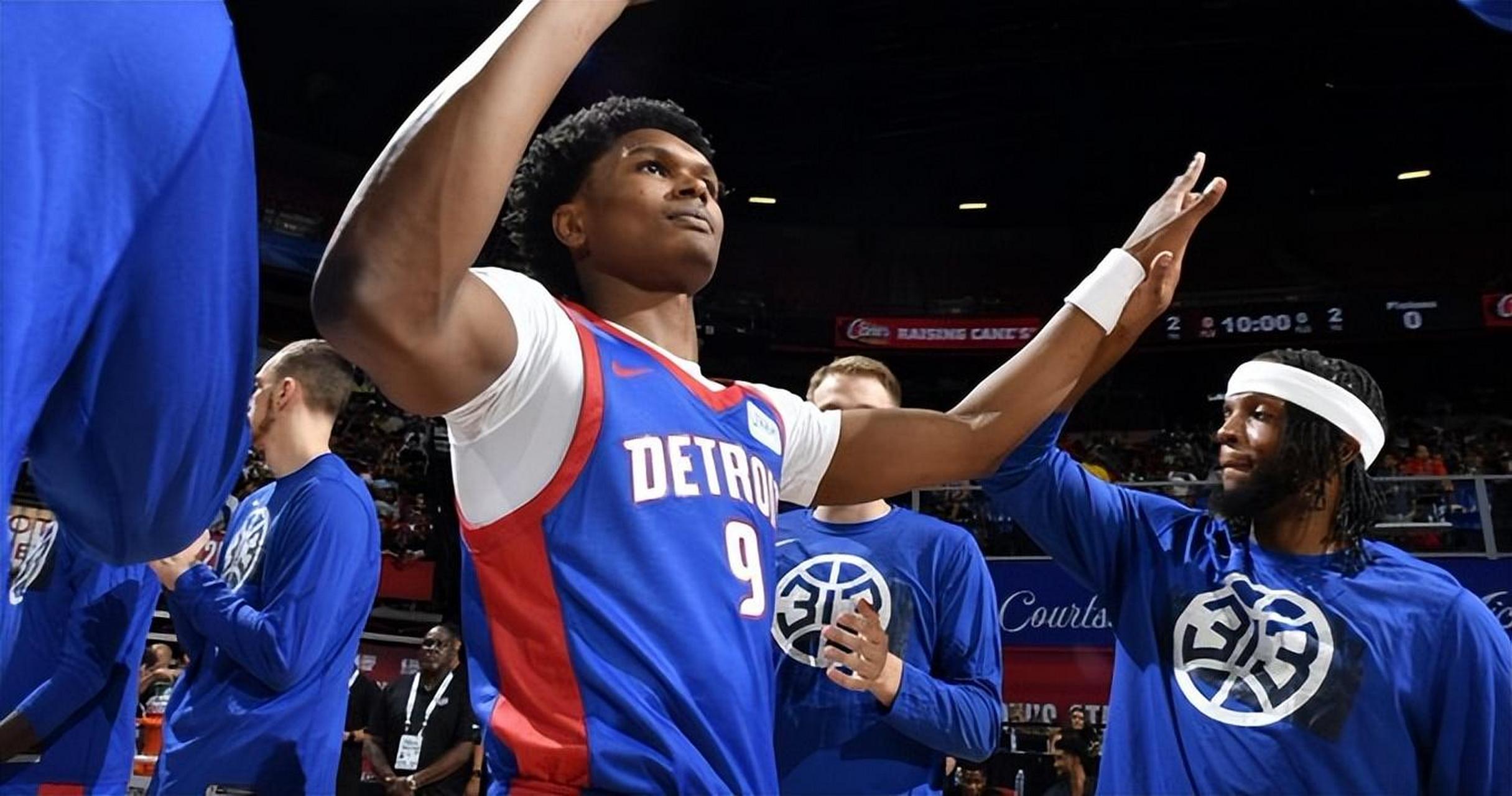 奥萨尔汤普森也打出来了,关键抢断17分逆转猛龙,怀斯曼尴尬缺席.