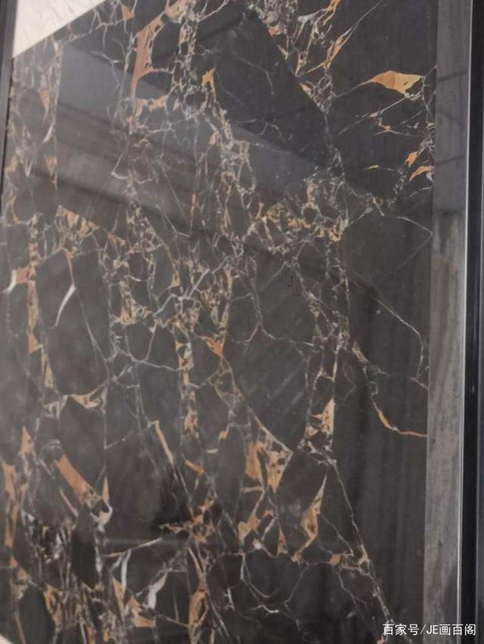 石材黑色系:黑白根,黑金花,雅典金花,蓝宝石等,不建议家装中大面积