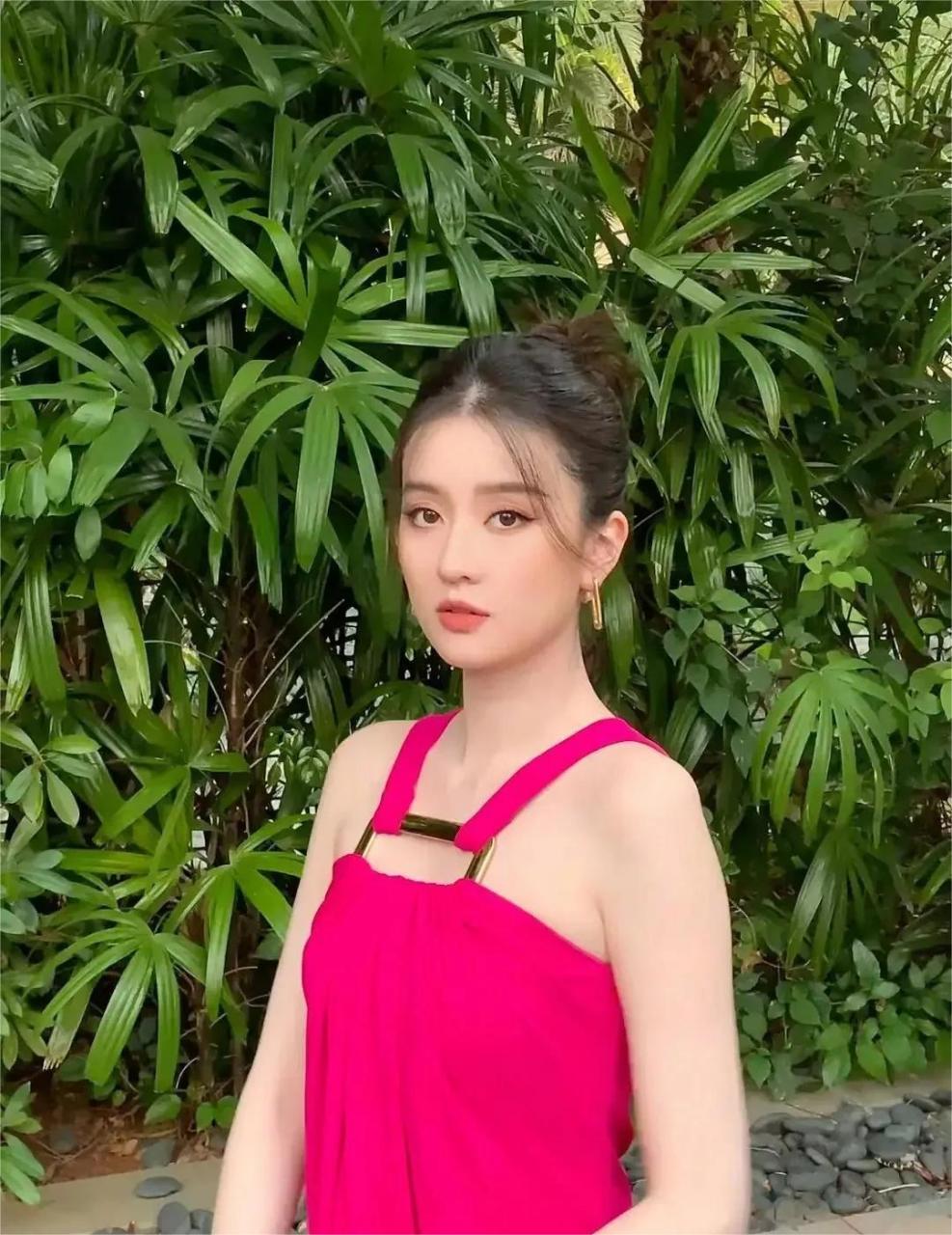 乔欣的时尚写真释出,清新靓丽,又被美到了