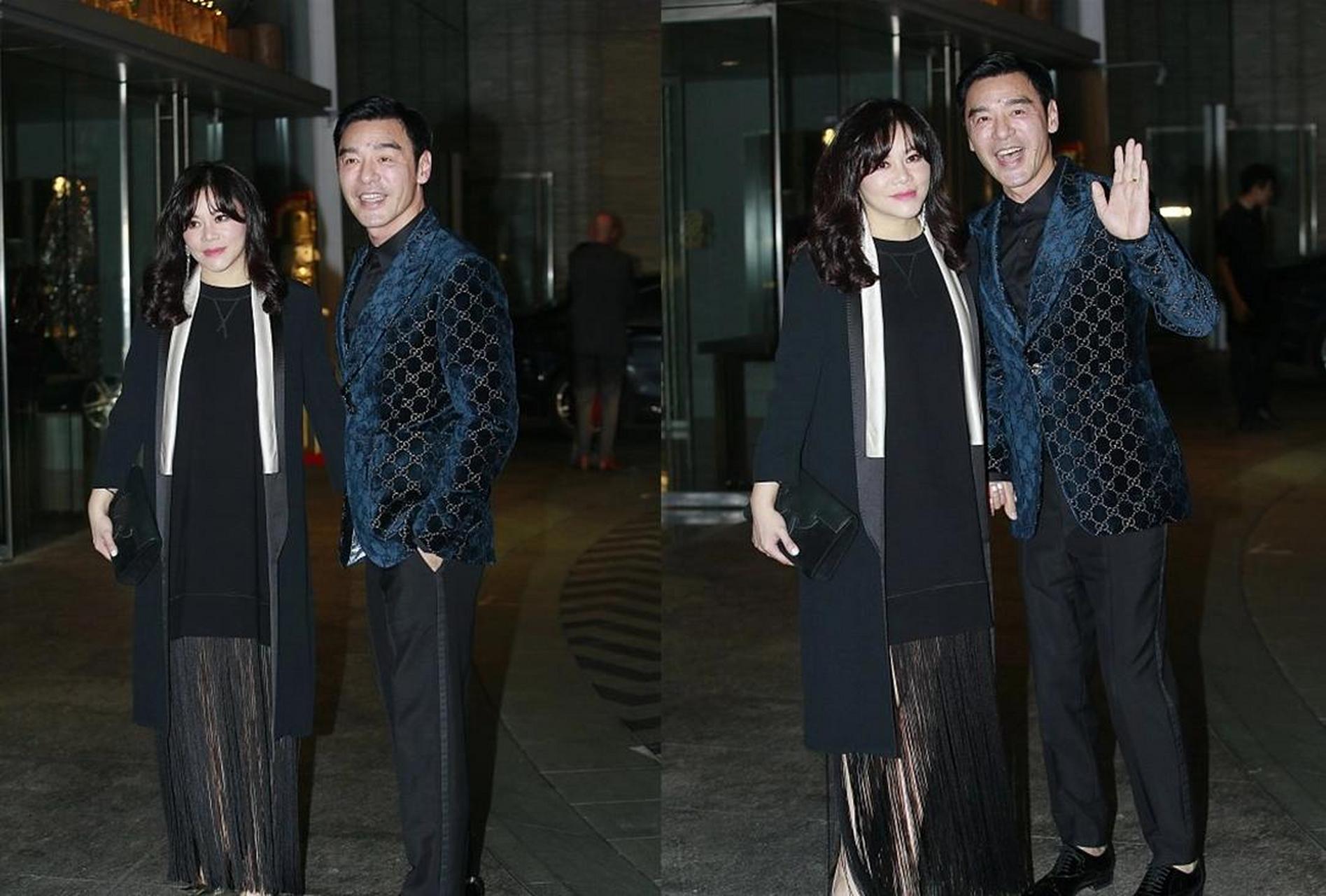 范姜和钟镇涛出席活动,范姜身穿黑色礼裙富态耐看,一张"旺夫脸"方正