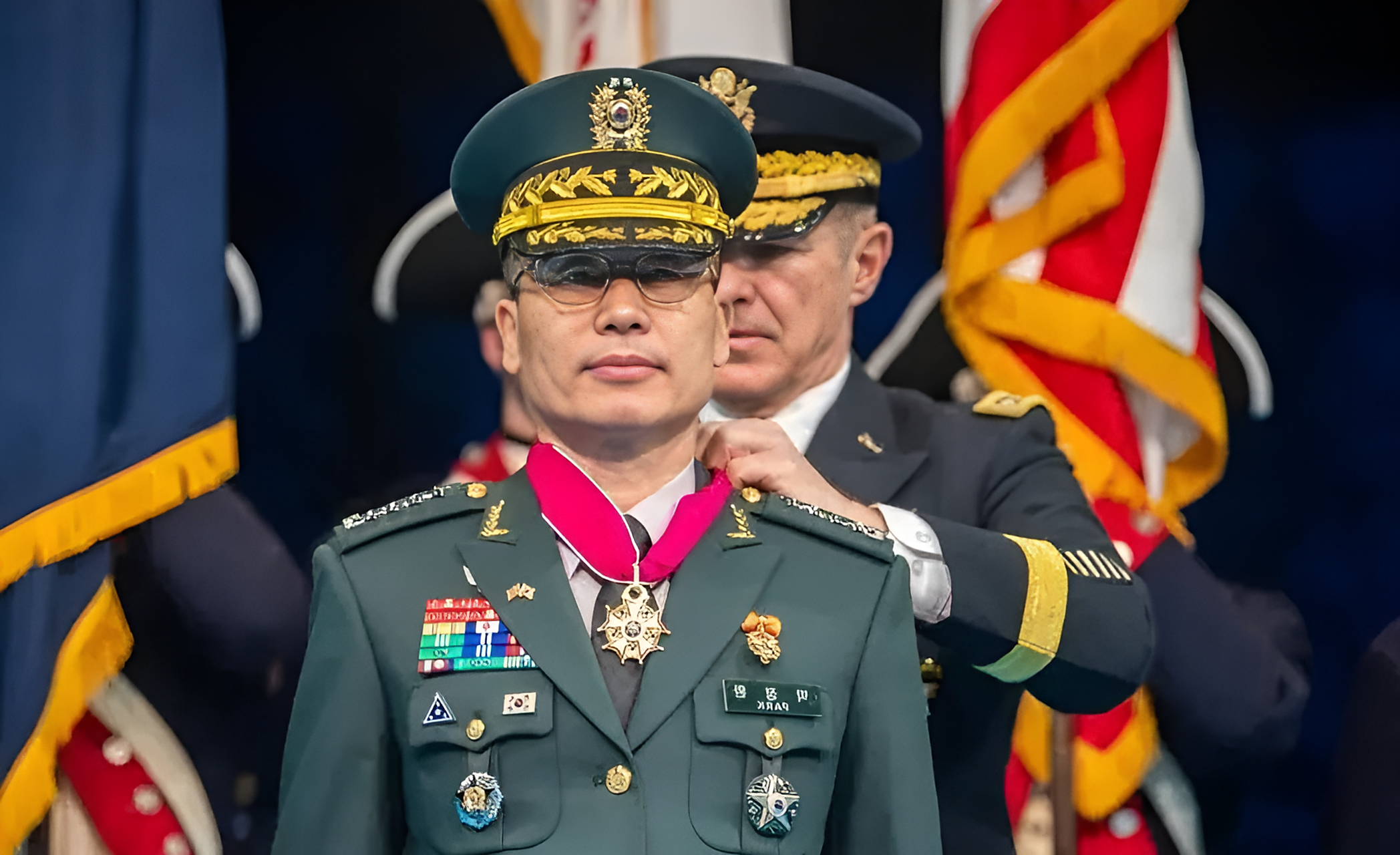 这太讽刺了,更不用说为什么韩国总参谋长被美方授衔了.