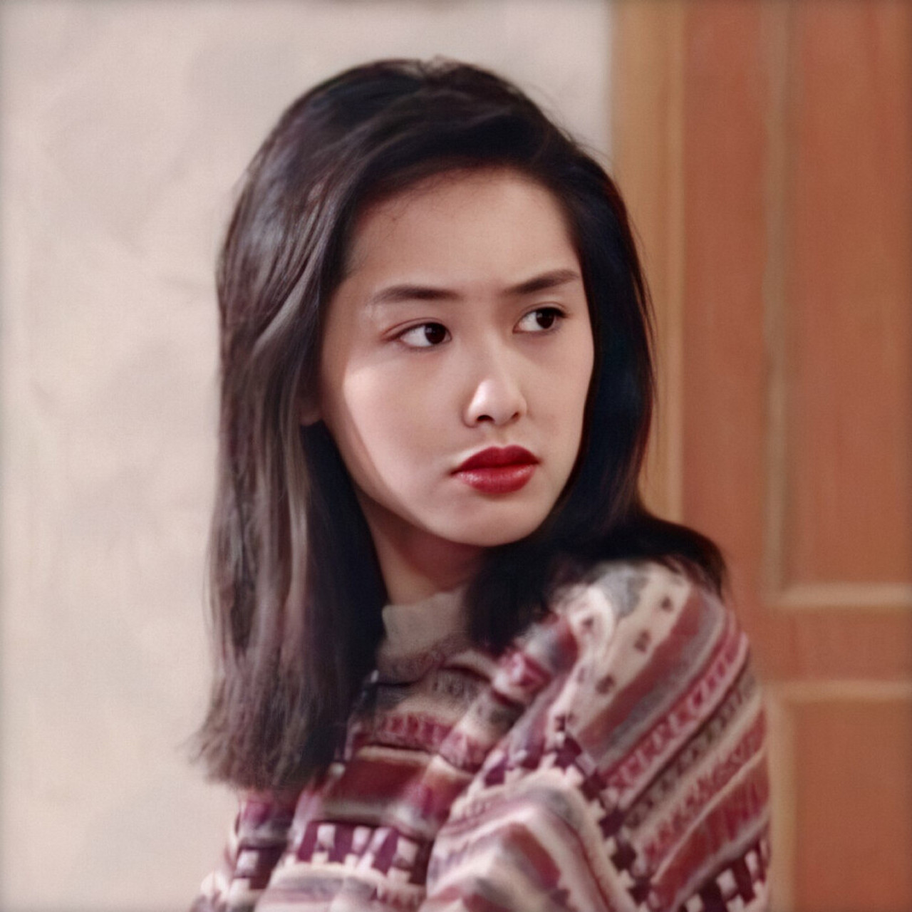 1991年,朱茵参演电影《逃学威龙2》开启演艺道路.