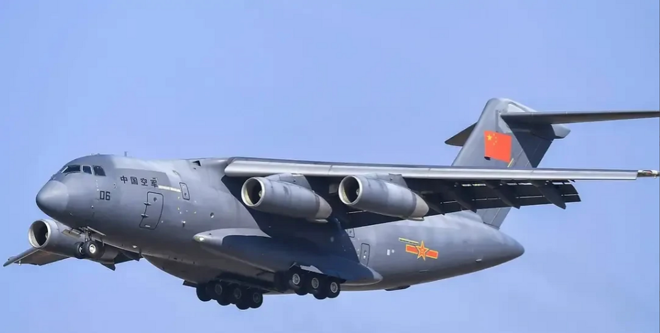 中国运-20,雅号"胖妞",也叫鹍鹏,战略运输机,运载能力为66吨,最大航程