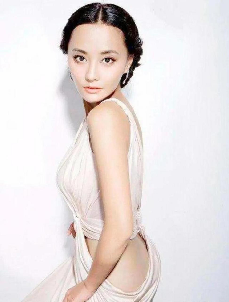 马雅舒颜值高,性感完美魔鬼身材