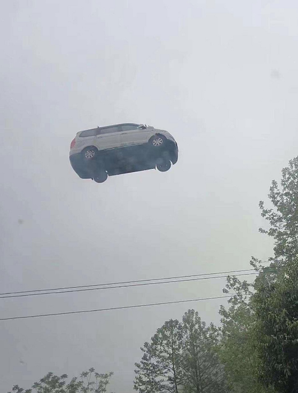 我吹个牛:车在天上飞你信吗?