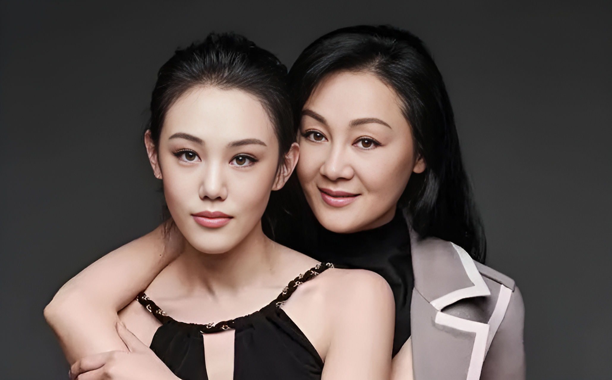 王姬在拍摄电影《北京人在纽约》时不期而遇怀孕,男主角姜文告诉导演