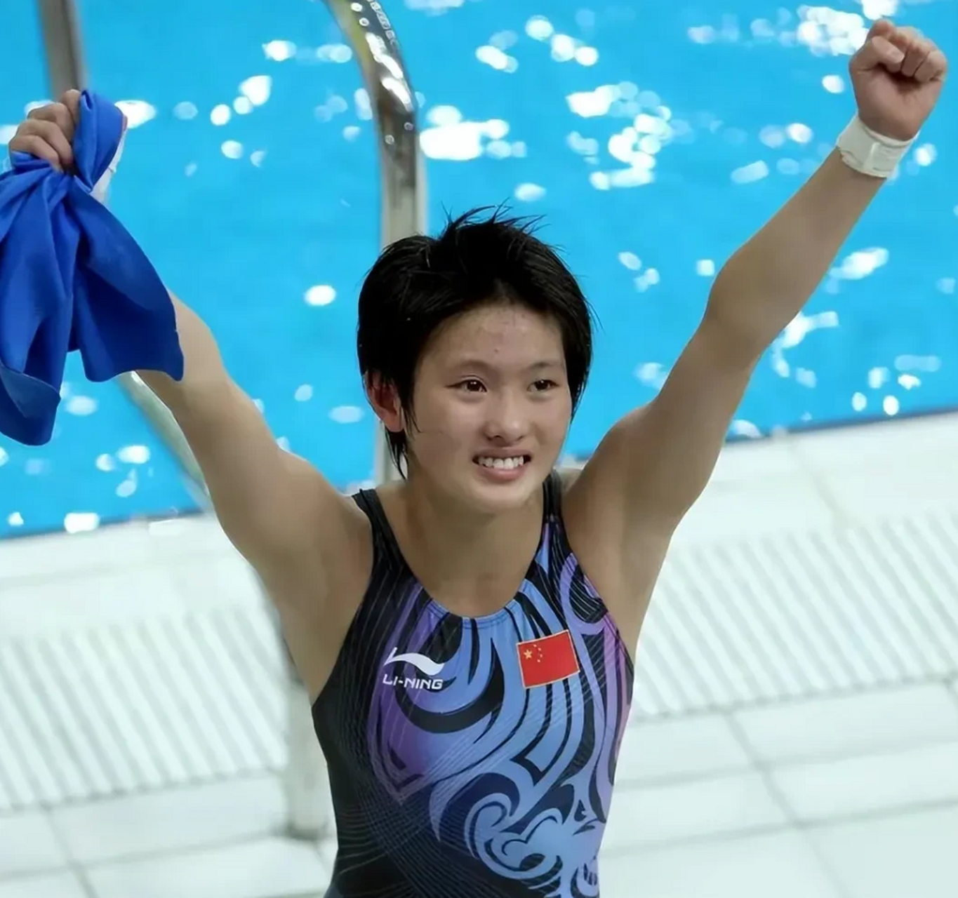 跳水皇后陈若琳,三岁的时候被父母双双抛弃,舅舅把她抚养大,她拿了22