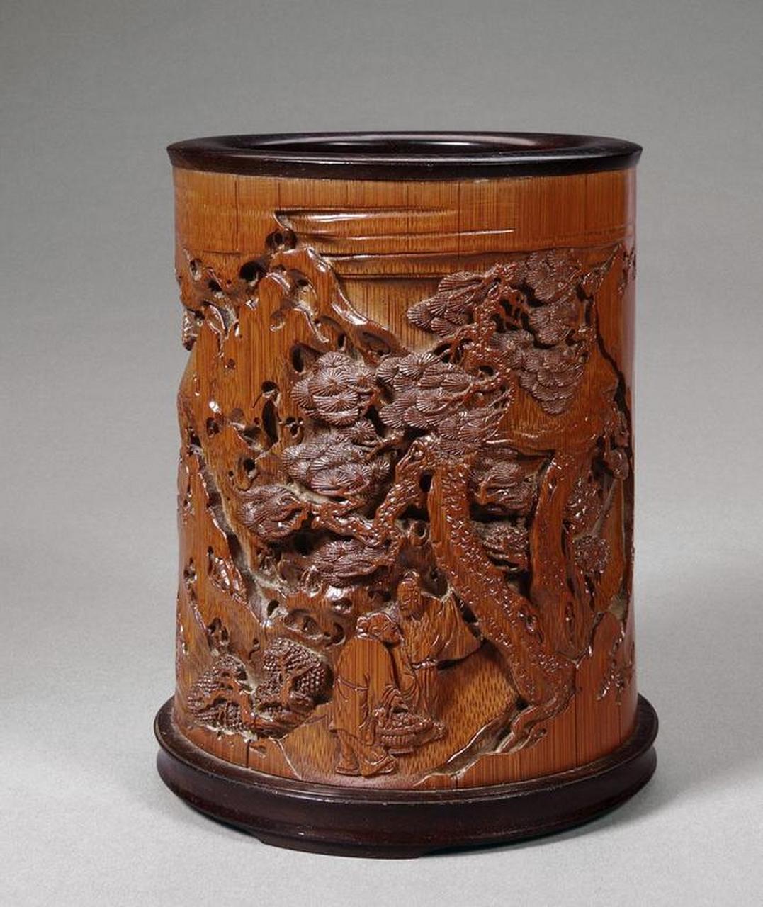 文房雅器·明清竹雕笔筒.  明清时期的竹雕艺术深受文人雅士的喜爱.