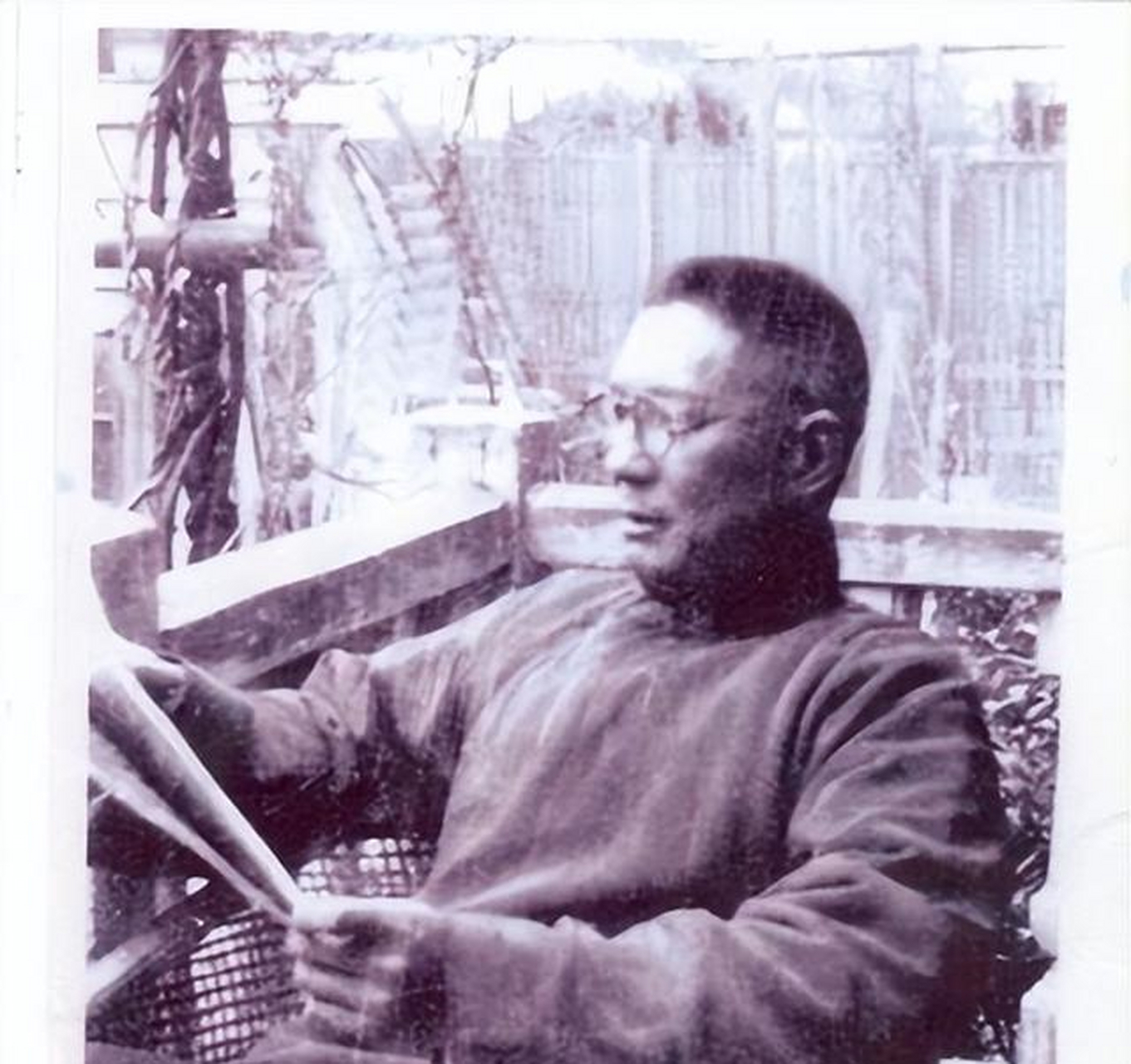 邓玉麟因为行事磊落,爱交朋友,受到革命党人的认可.[吐]