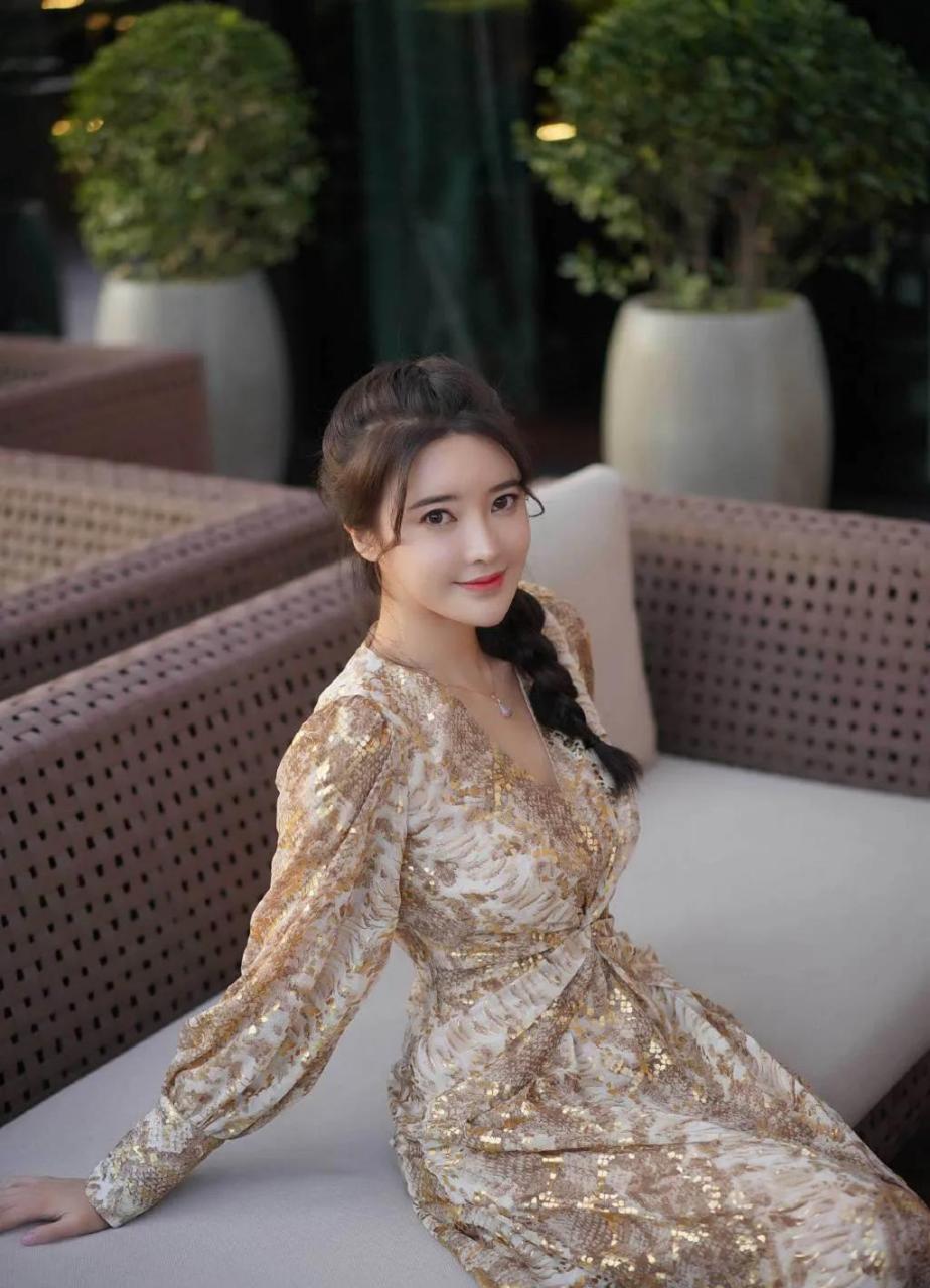 温柔如水的美女演员张璇