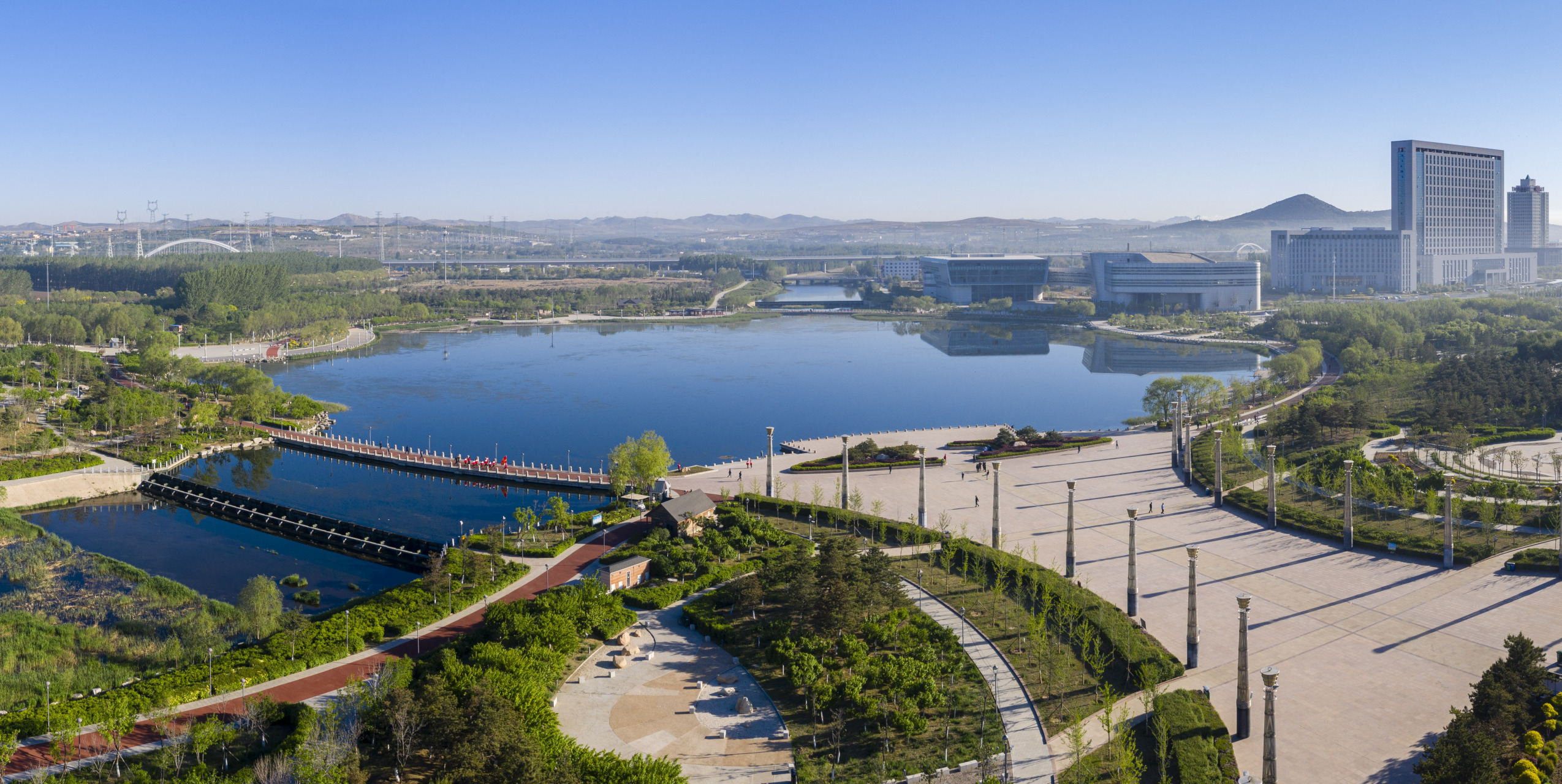 网红打卡地辽宁杠杠滴# 玉龙湖公园美景[心]#美好辽宁欢迎您