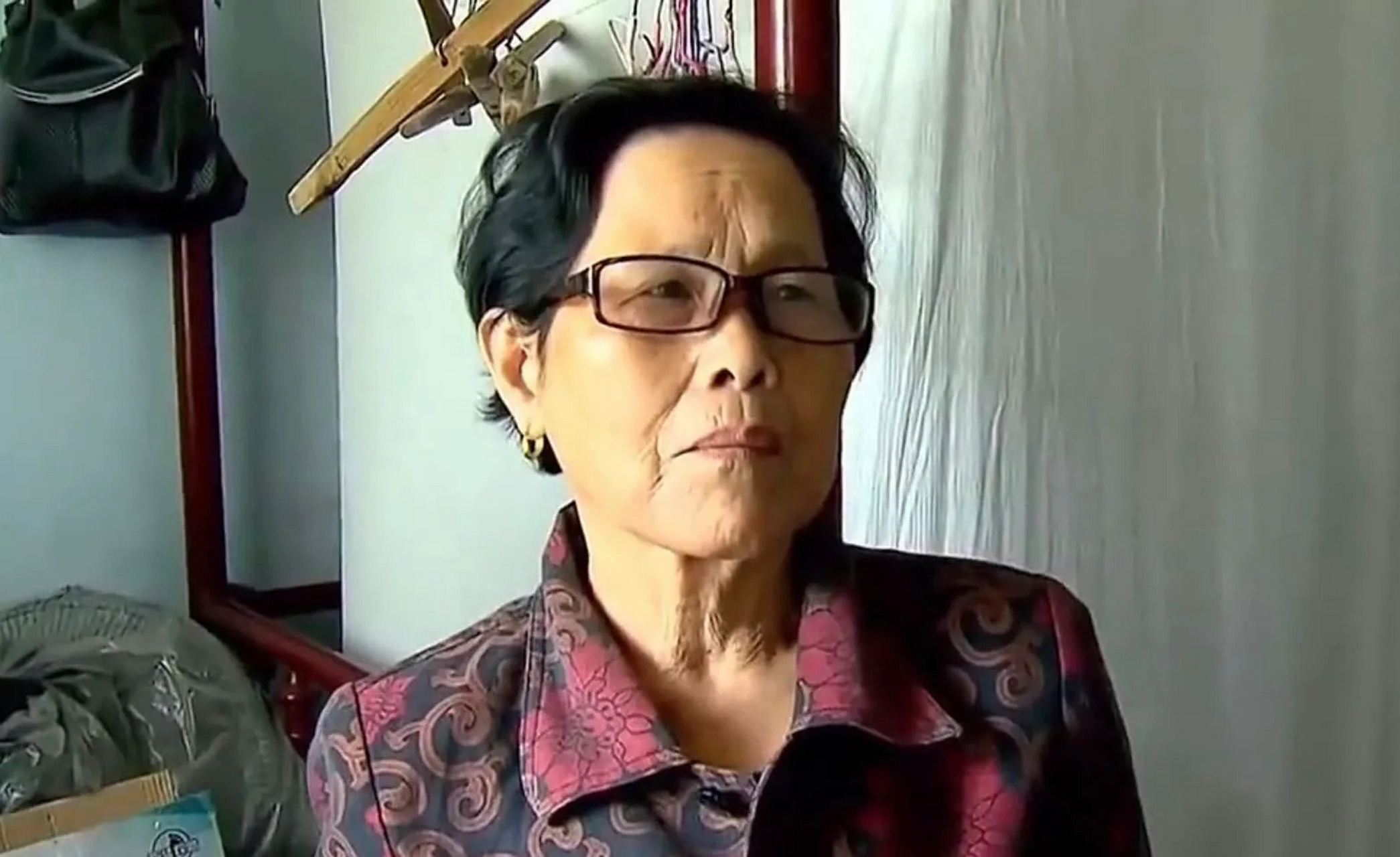 83岁的王金玉和妻子刘琴,年轻时靠着开饭馆,打下丰厚家业.