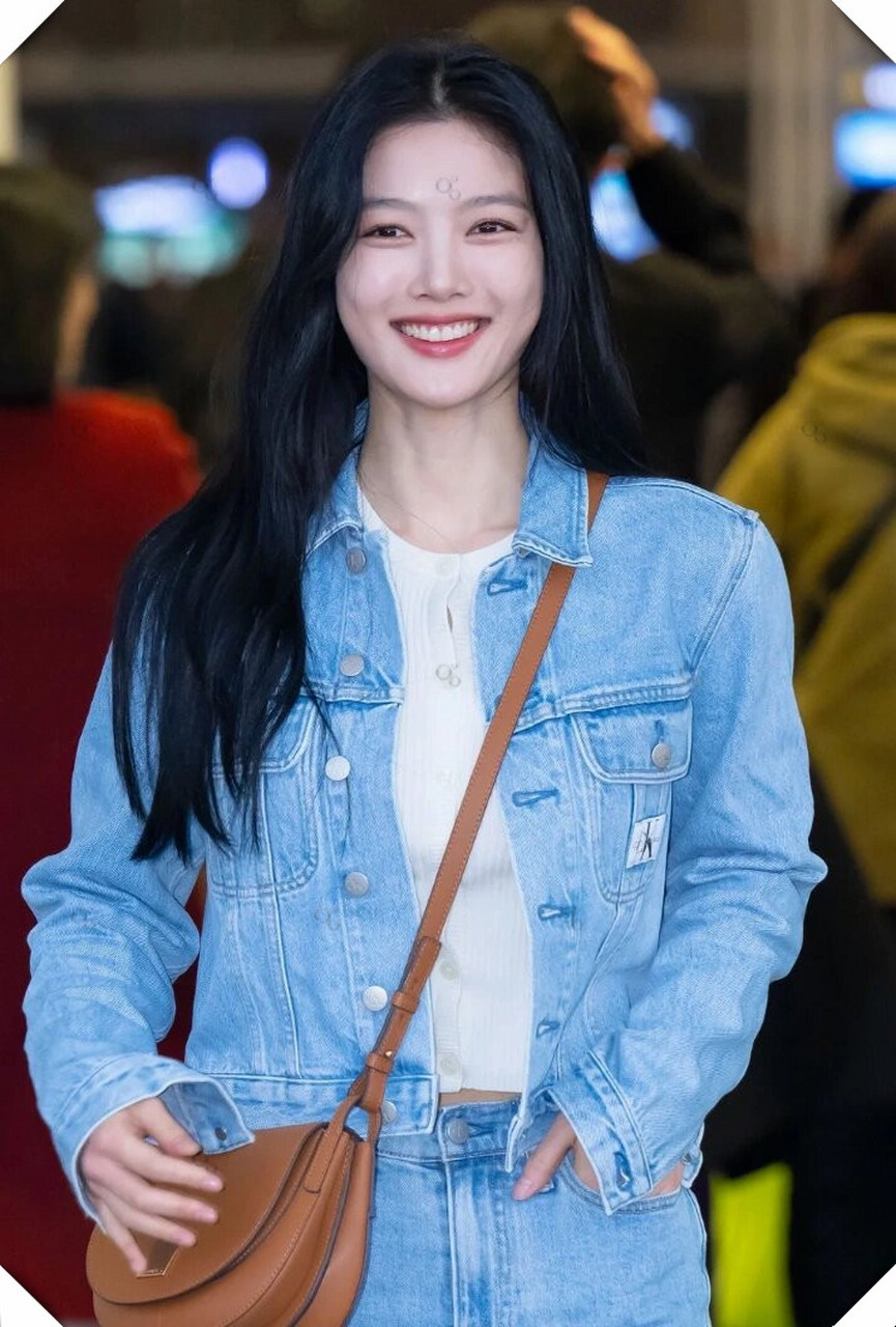 金裕贞秋冬穿搭大揭秘!  散发着减龄的松弛感,真是从小美到大啊!