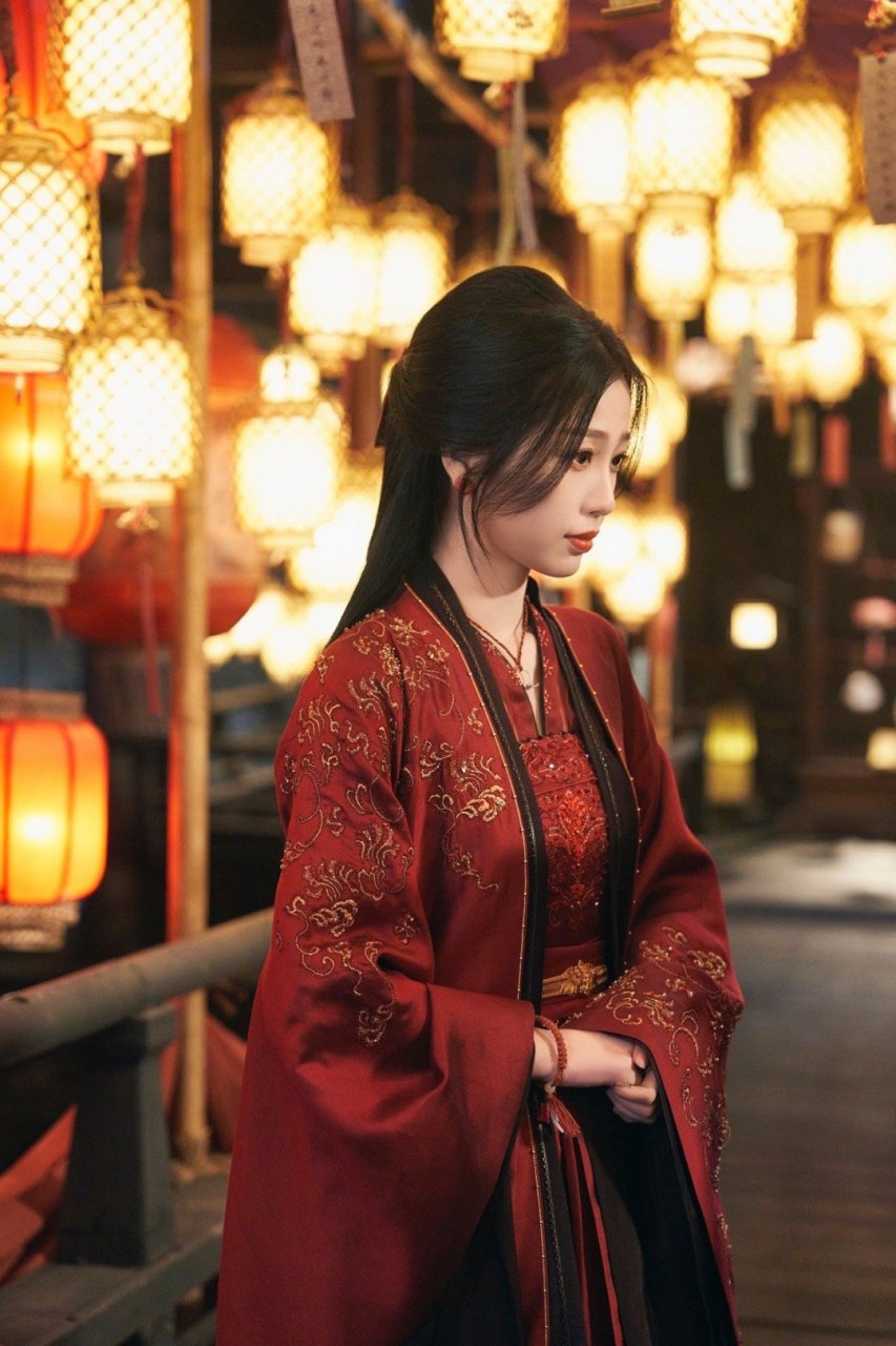 小森林的虞美人七夕灯会也出了封神美图啦,虞书欣云之羽中一袭红衣的