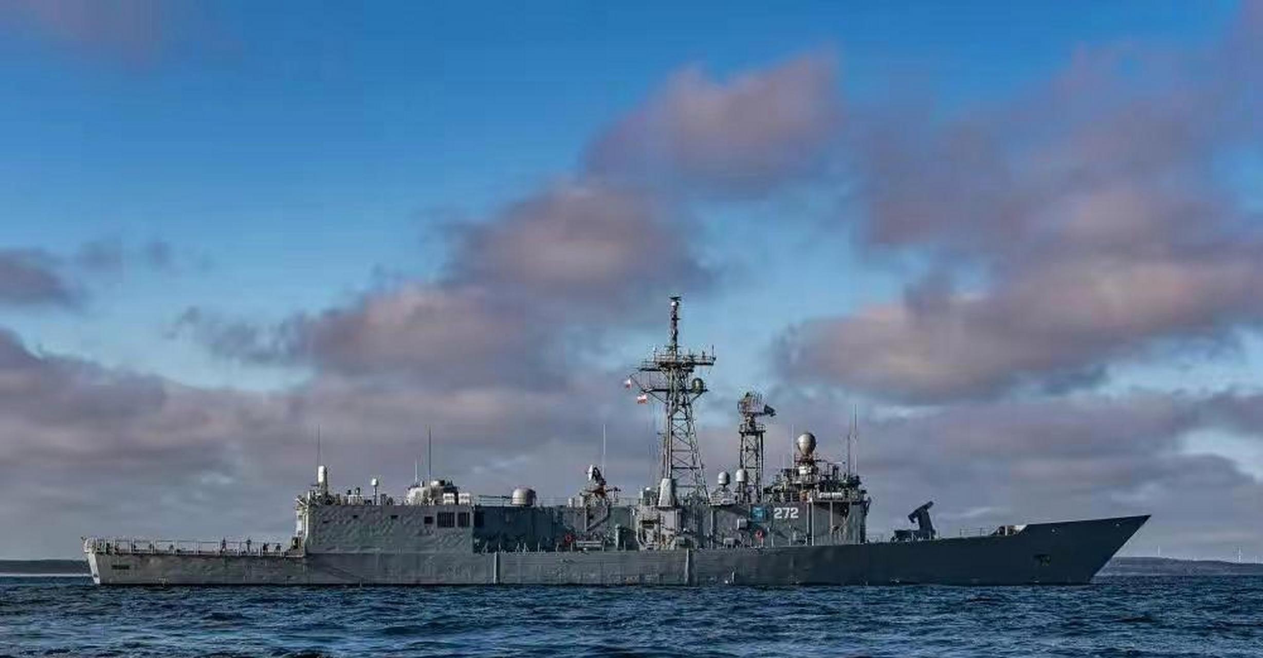 波兰政府网站5月5日发布通告,宣布波兰海军获得允许,在不需要请示的