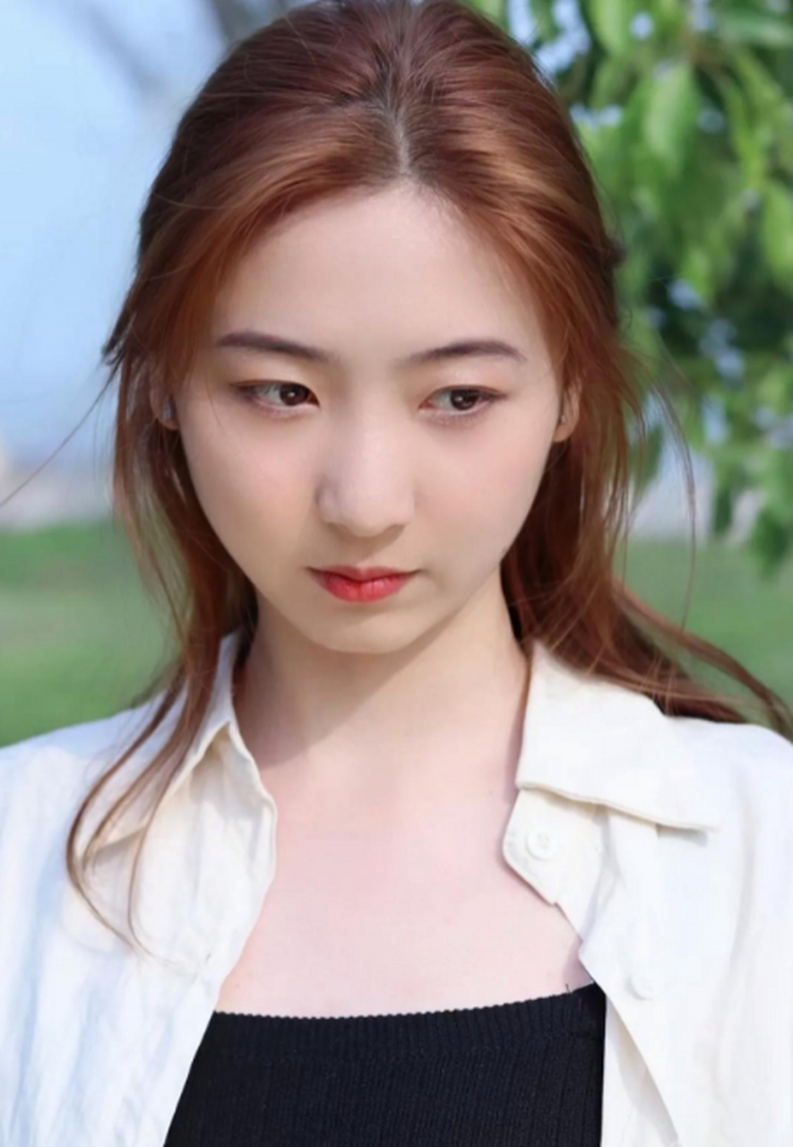 富态女人优雅淡定,颜值美貌无可挑剔,百看不厌!