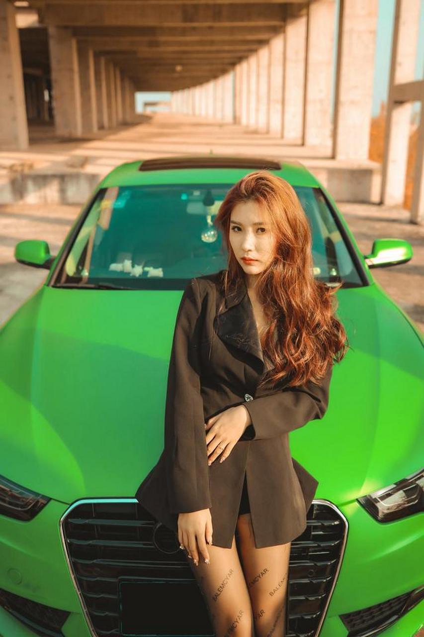 高清美女车模壁纸