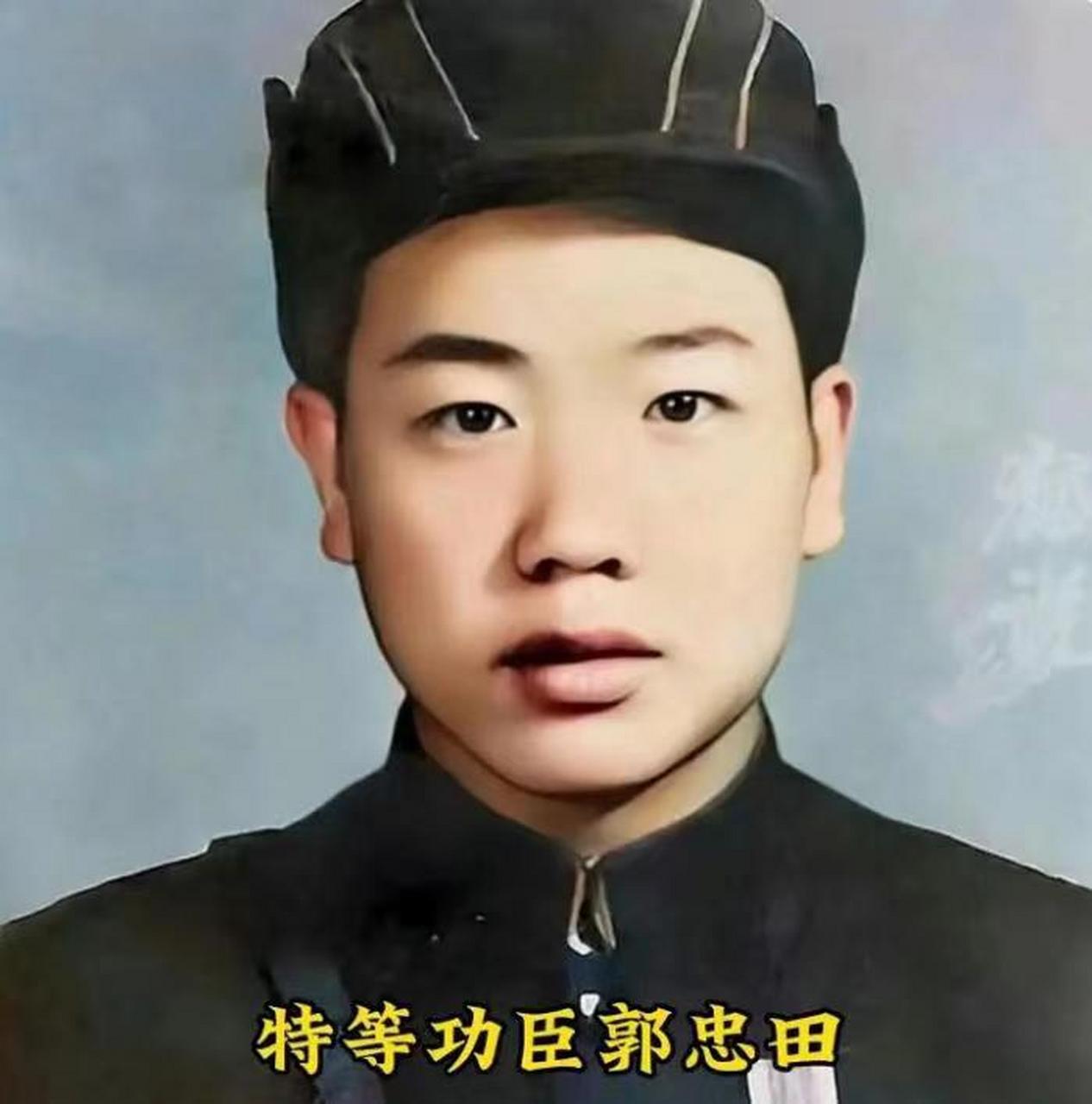 在1950年11月的一场战斗中,志愿军排长郭忠田不按照上级的指示放弃了