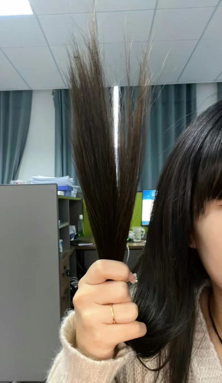 原来,又粗又硬的头发也可以夸张到这种程度    扎马尾辫脸会肿吗?  !