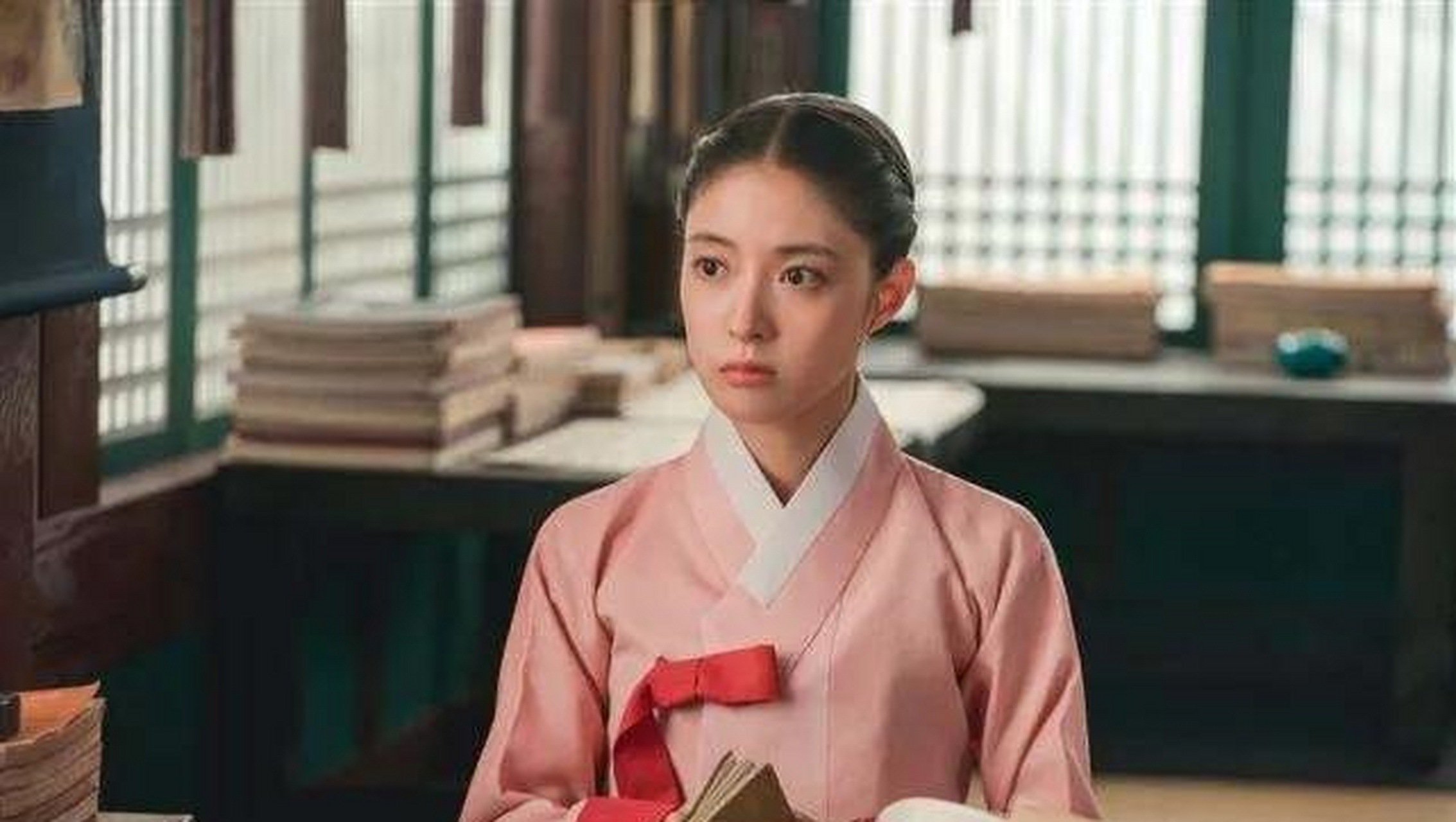 朝鲜正祖最宠爱的妃嫔—宫女出身的宜嫔成氏 大家好,今天给大家介绍的