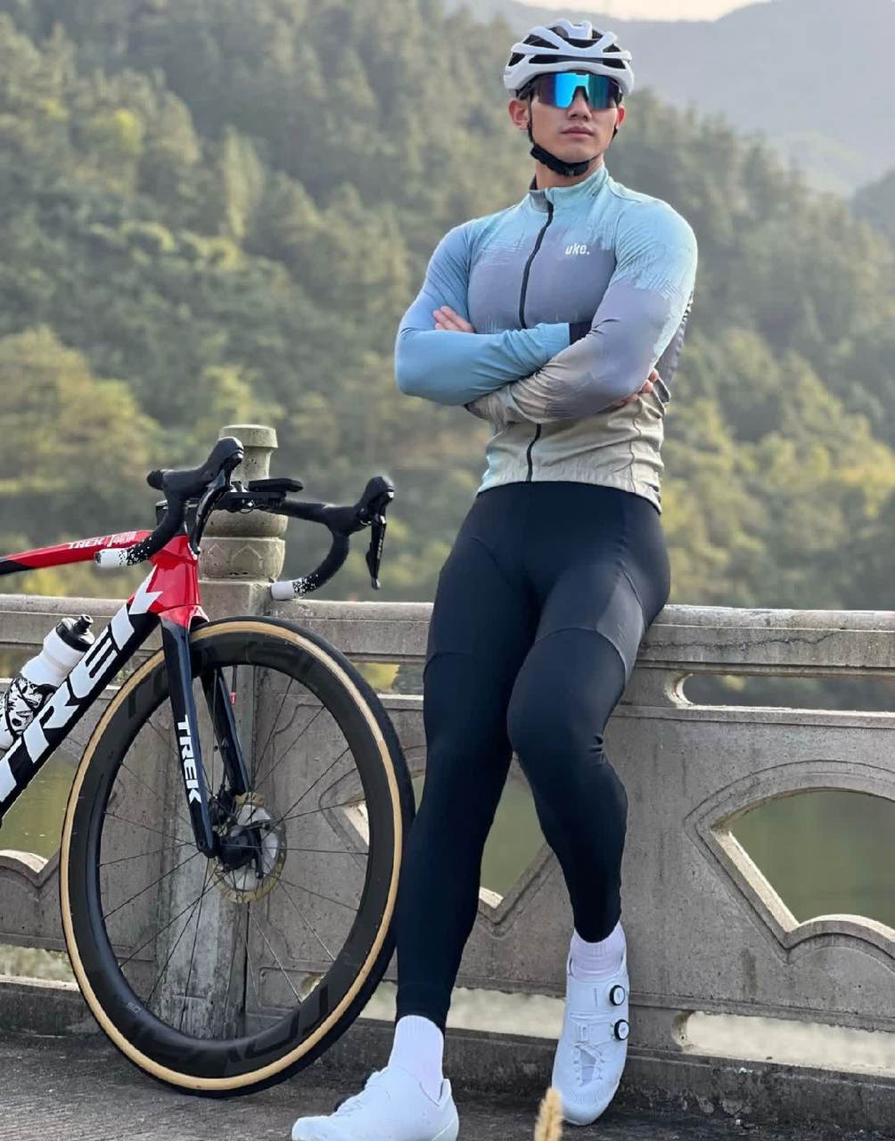 融入大自然,享受骑行的乐趣#骑行#帅哥