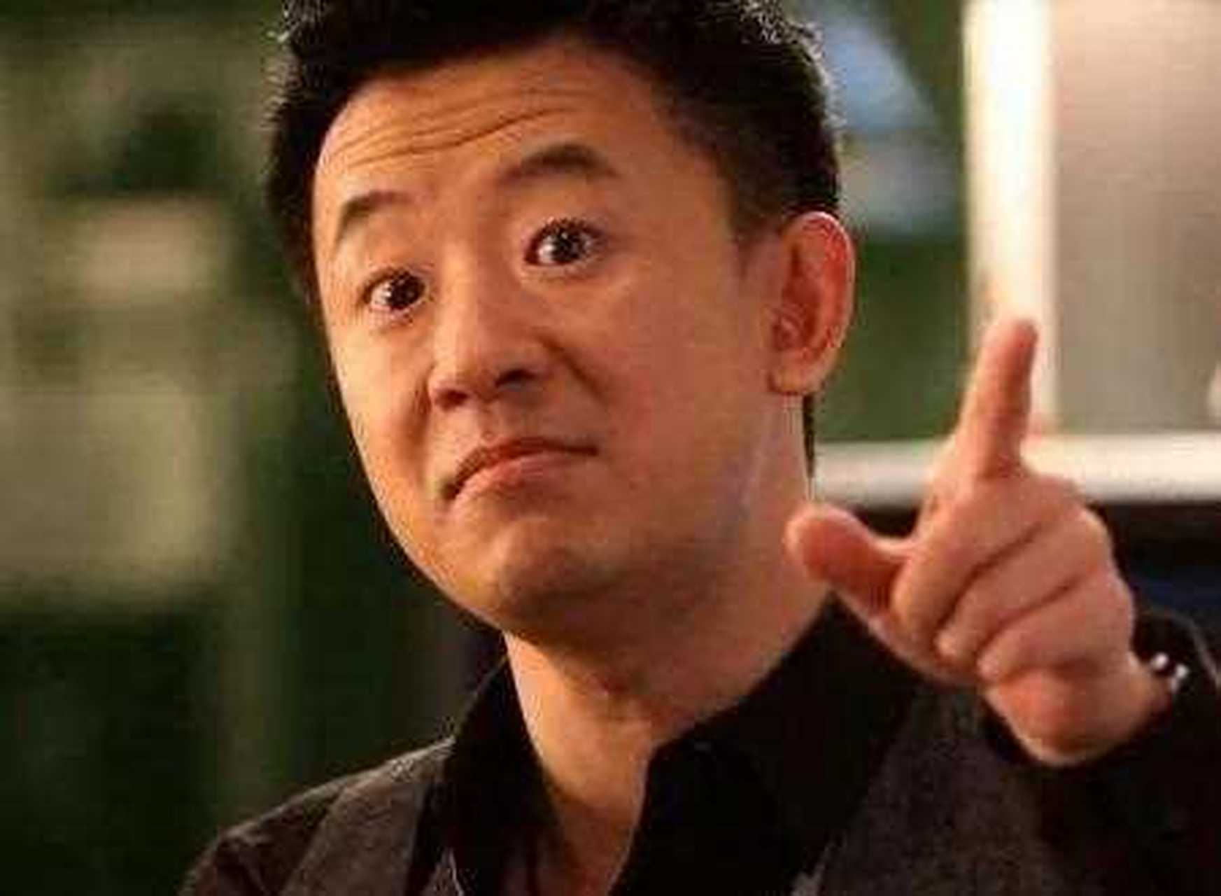 黄海波落难时,只有高圆圆为他庆生,让他现场忍不住用手抹泪.
