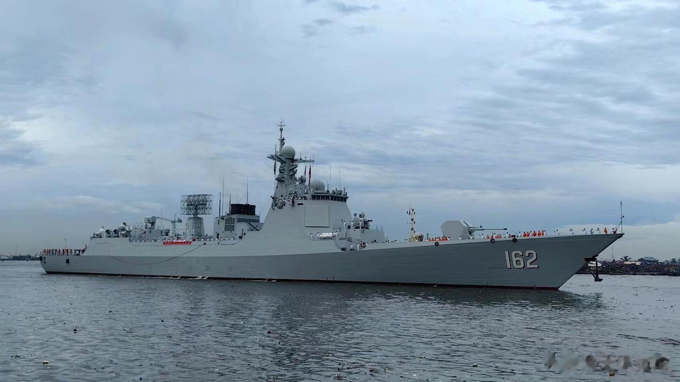 下一站,中国海军第43批护航编队(052d"南宁舰"等三艘舰艇)抵达