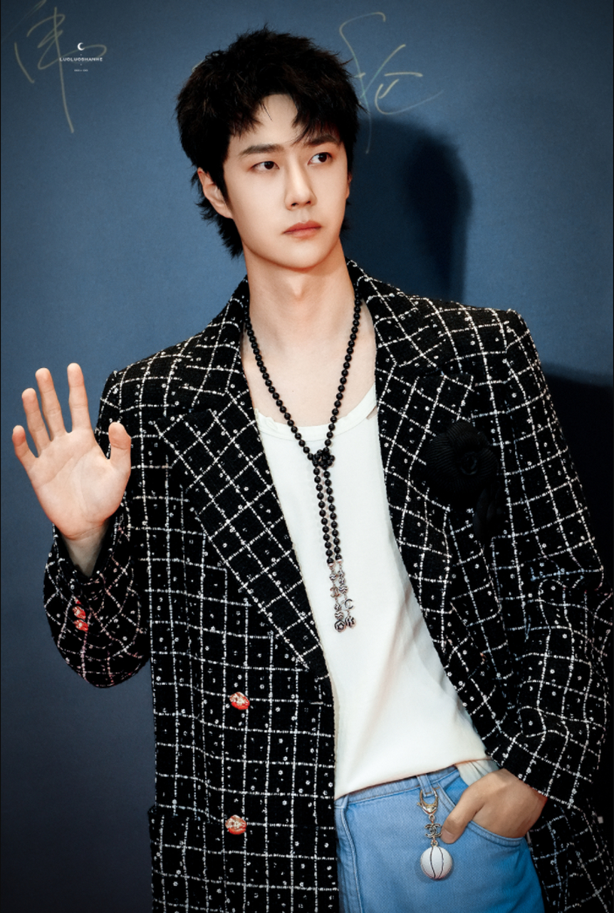 王一博  #2023尖叫之夜#  #尖叫之夜红毯# "2024后面有什么计划可以和