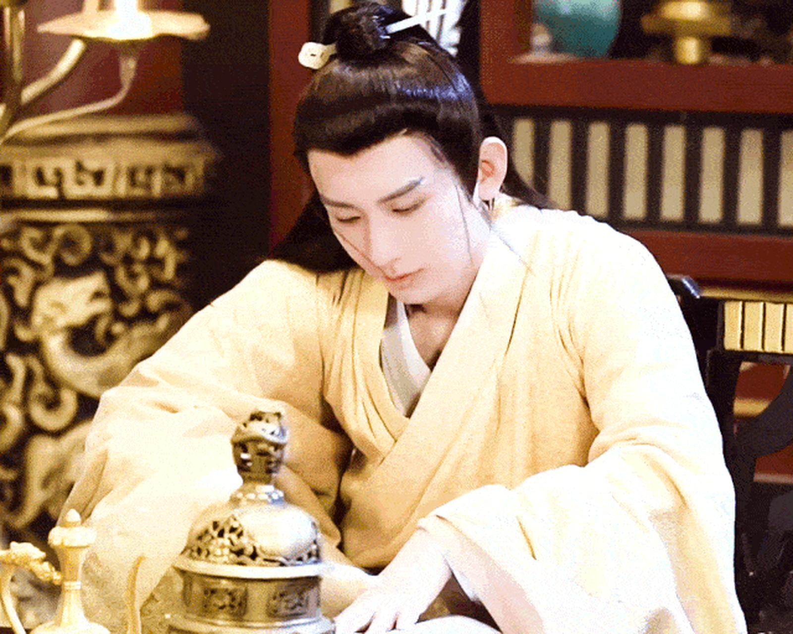 成毅《诡爱》中苏阳这样的角色,成毅的表演都张弛有度,将一个挑战难度