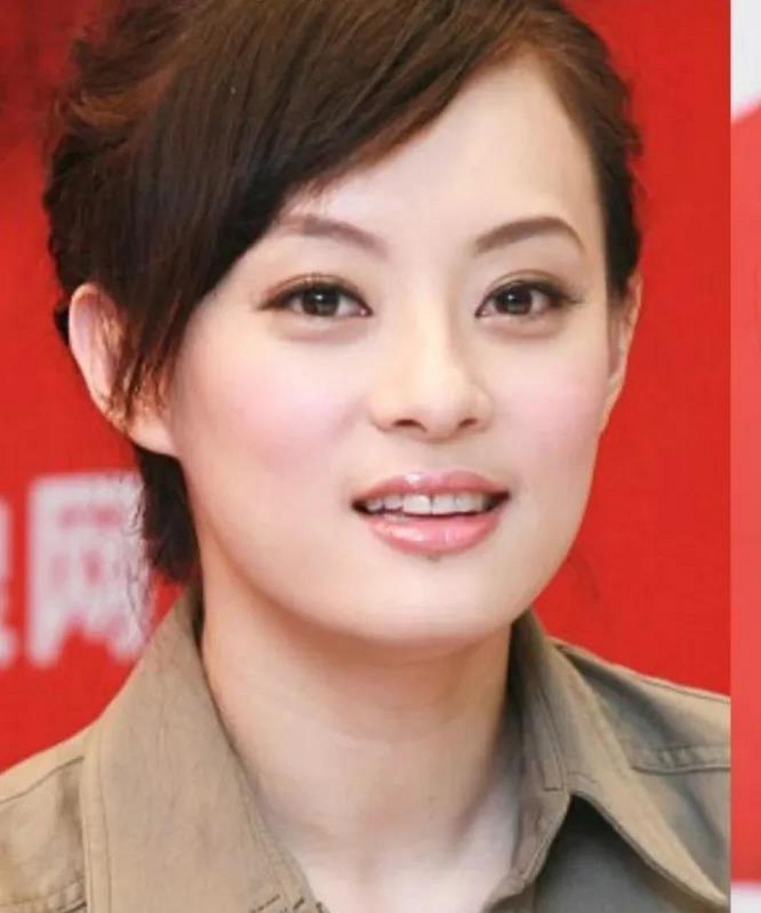 俗话说耳朵大耳垂大福气大,耳垂小福气小.看来这