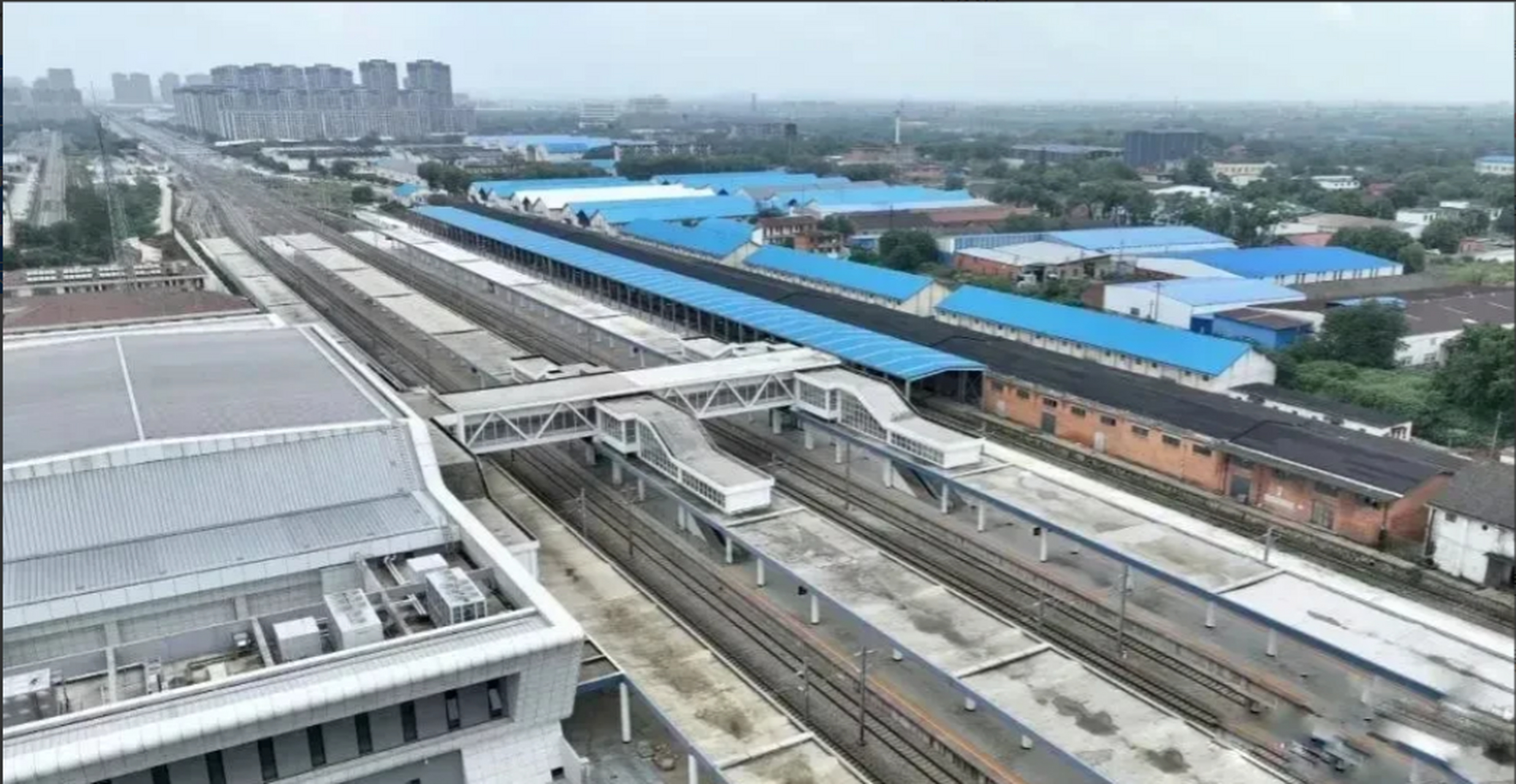 南昌南站站前广场建设预留了未来与地铁3号线南延换乘空间,将打造成