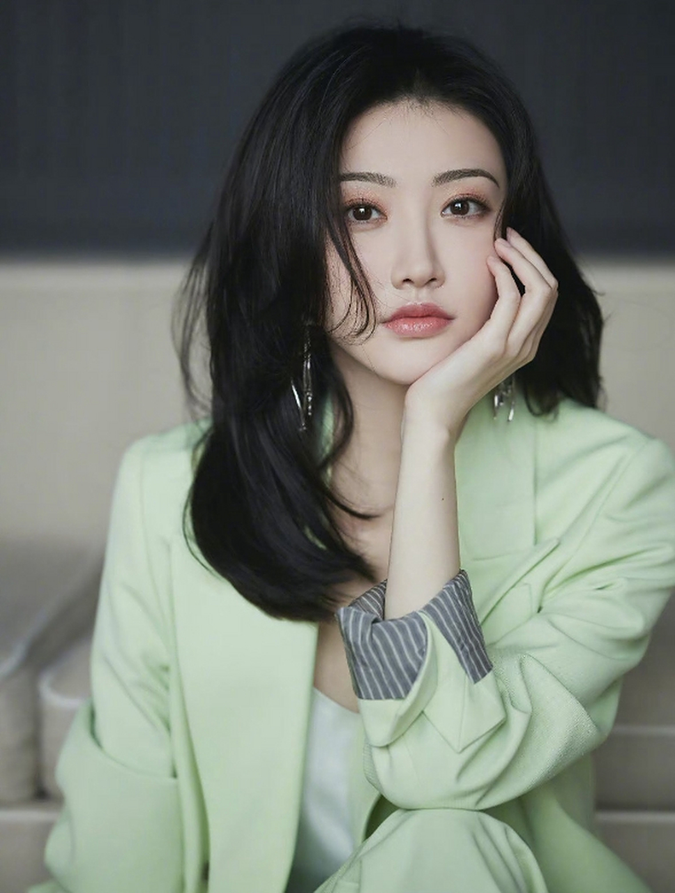 清纯甜美,妩媚端庄的#景甜# 雪肤玉貌,五官精致,身材窈窕,婀娜多姿,香