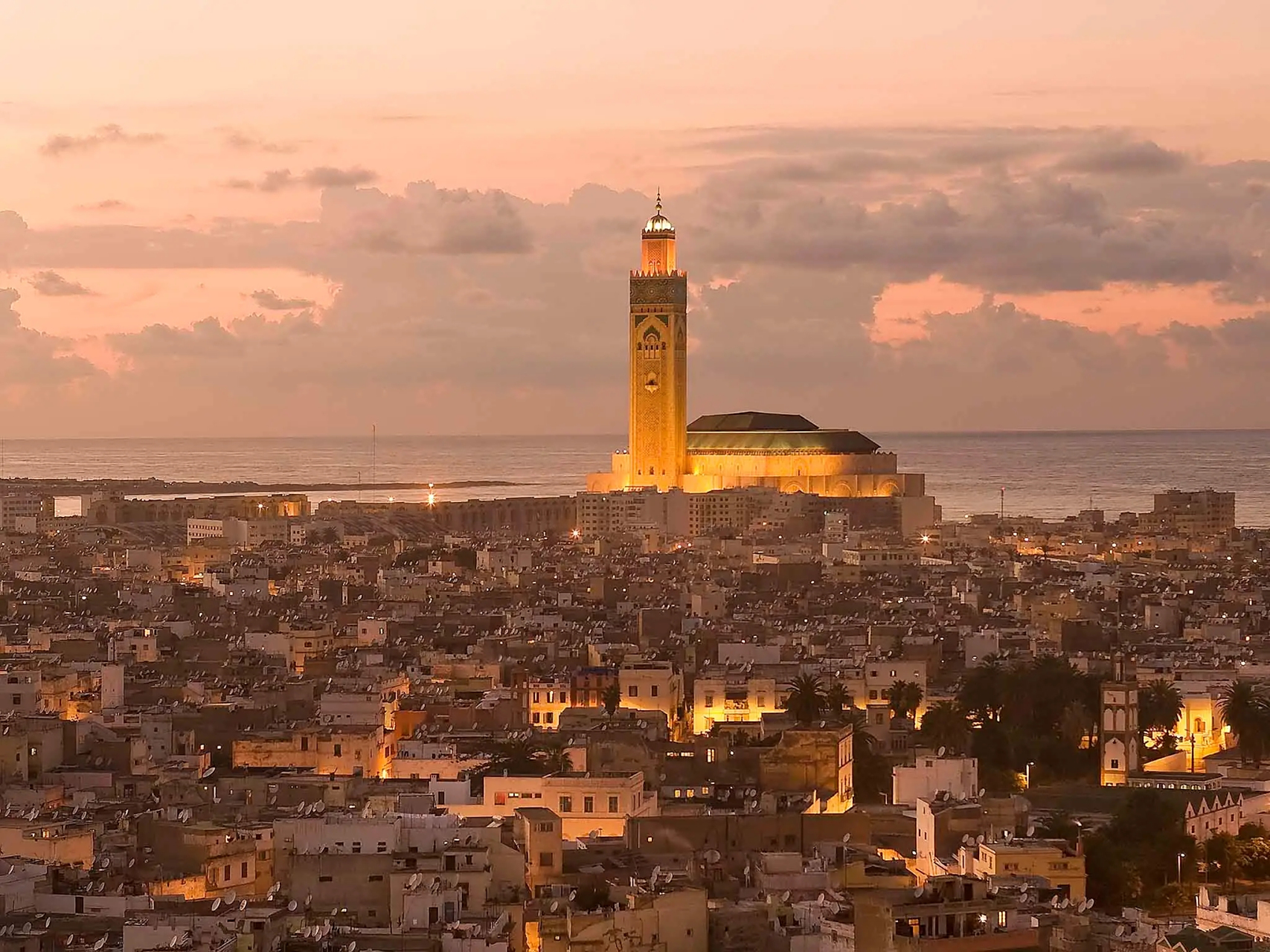 达尔贝达原名安法,别名卡萨布兰卡,位于摩洛哥西部大西洋沿岸,是