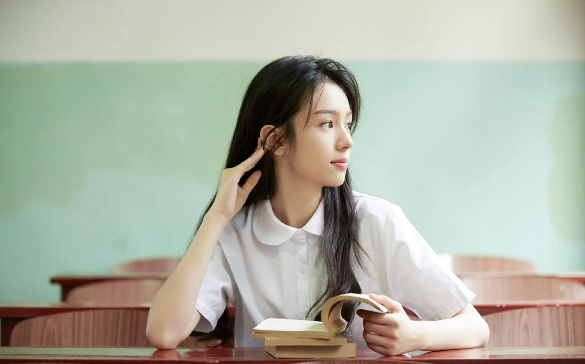 周也# #周也为什么不穿紫色这套走红毯# #谁给