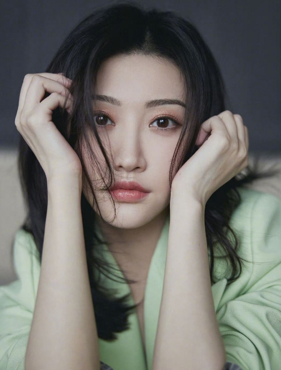 清纯甜美,妩媚端庄的#景甜# 雪肤玉貌,五官精致,身材窈窕,婀娜多姿,香