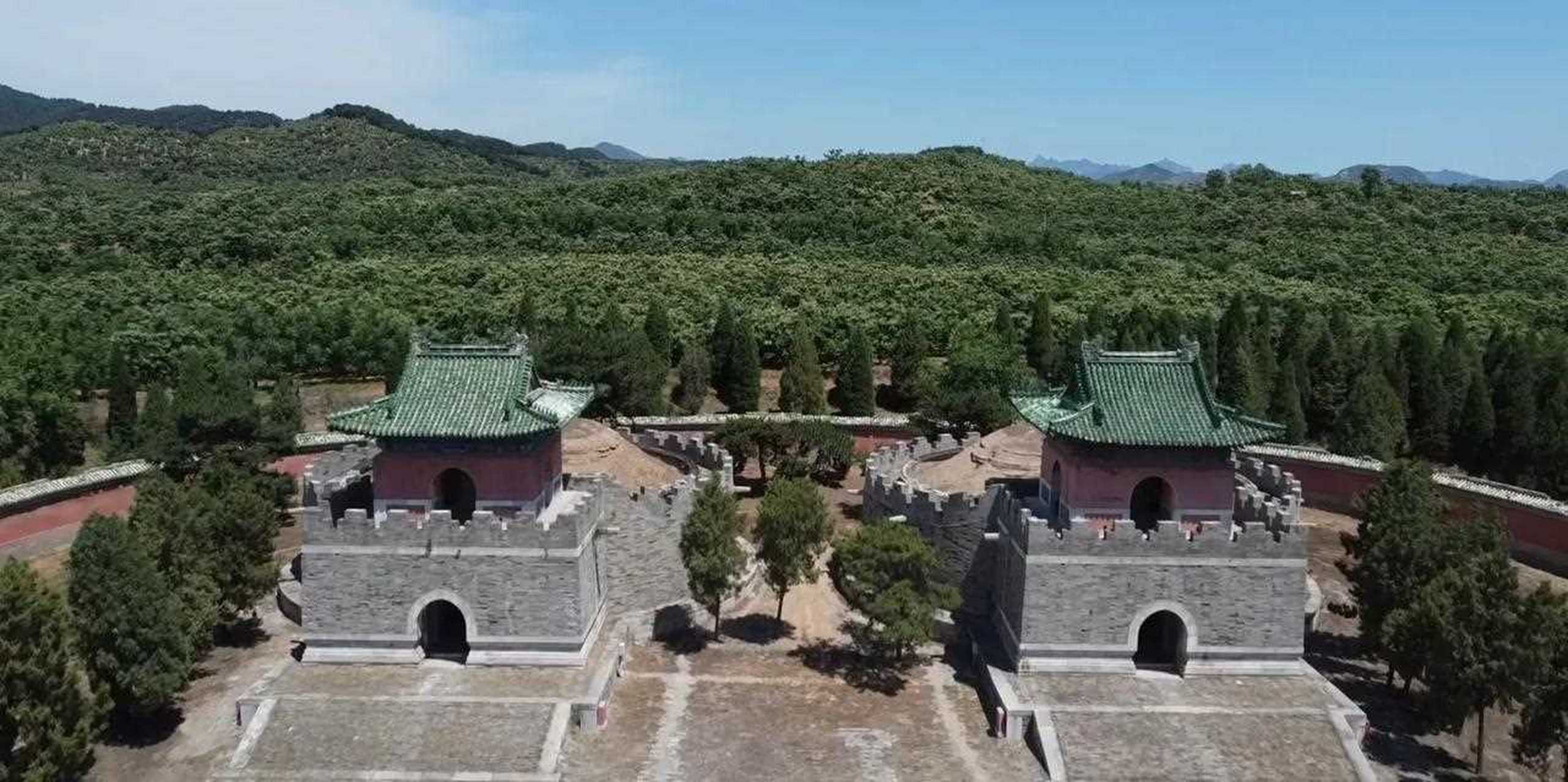 航拍康熙皇帝景陵未开放的皇贵妃园寝,里面入葬的两个人物分别是悫惠
