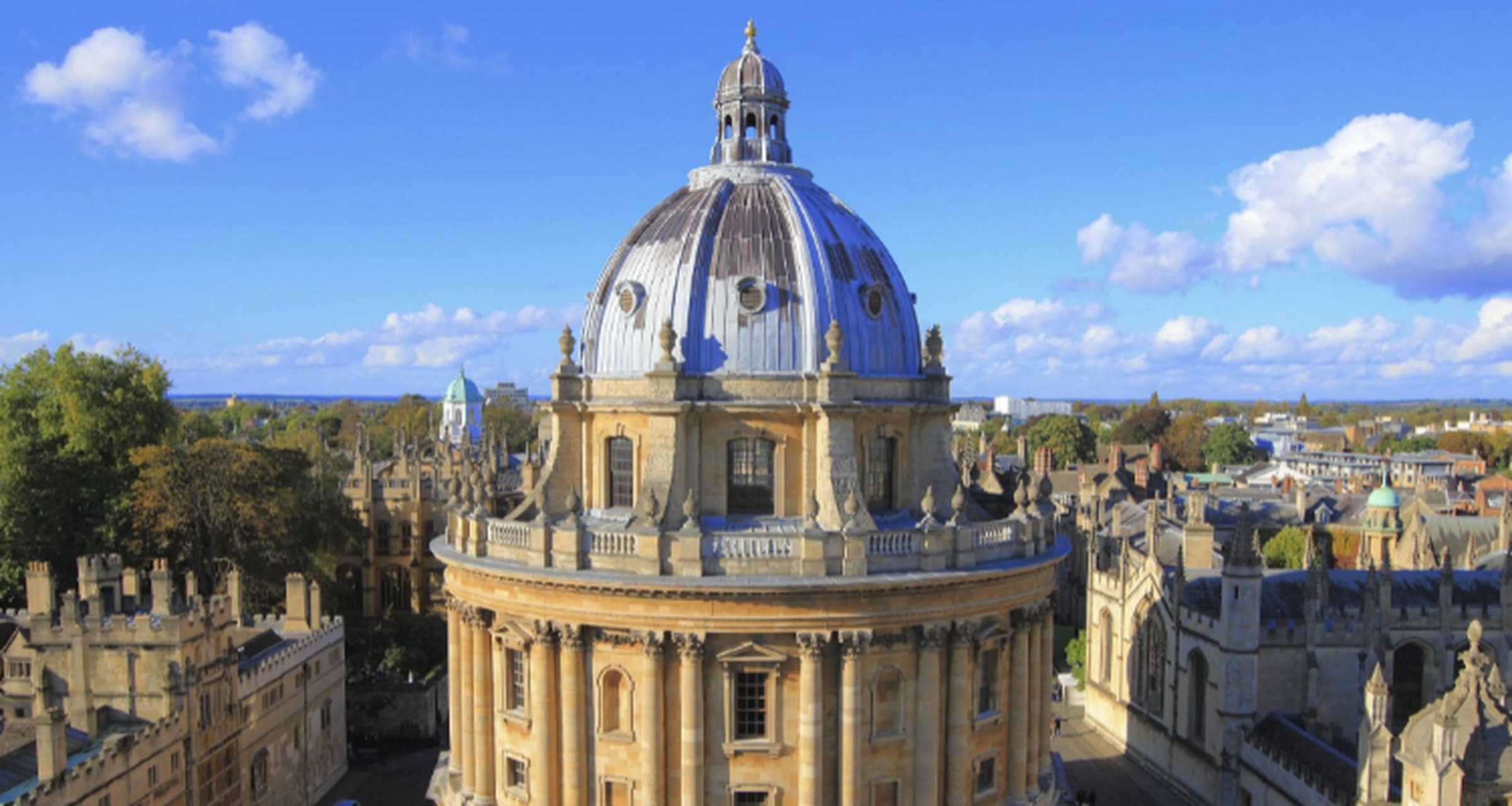 牛津大学是英国最古老,最著名的一所大学,其校园位于英国牛津市中心