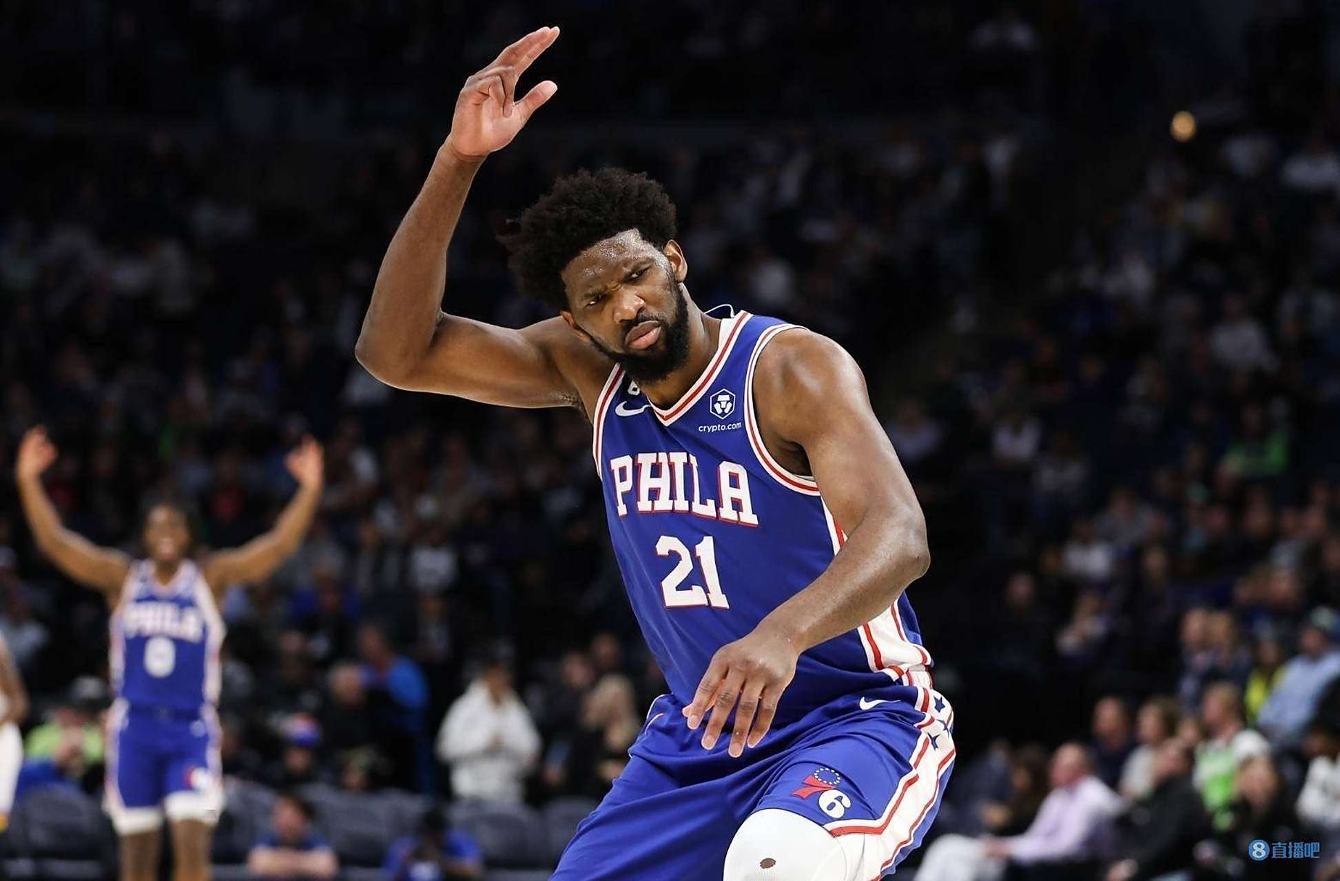 nba官方宣布,费城76人球队的明星球员乔尔·恩比德当选为本赛季的常规