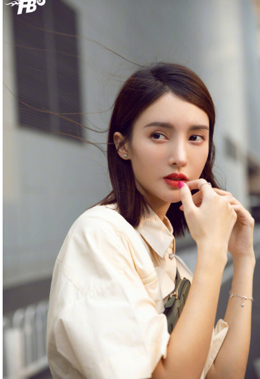 更有粉丝秀出自己的扑克牌技巧