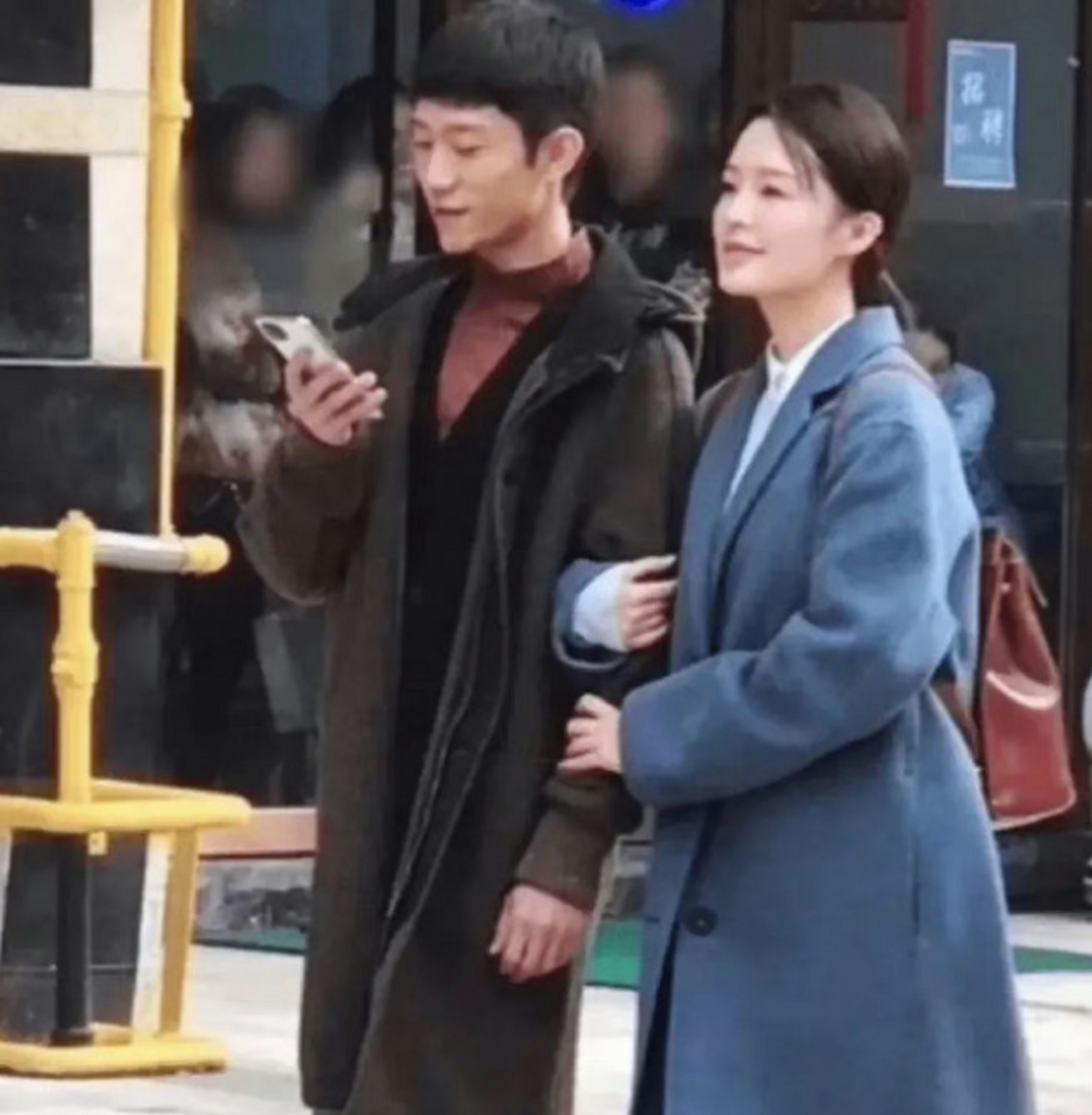 张一山和李沁被媒体拍到一起逛街?