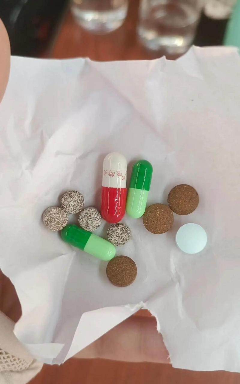 大家帮我看看,这药是发霉了吗? #中国版chatgpt来了# #趣图搞笑