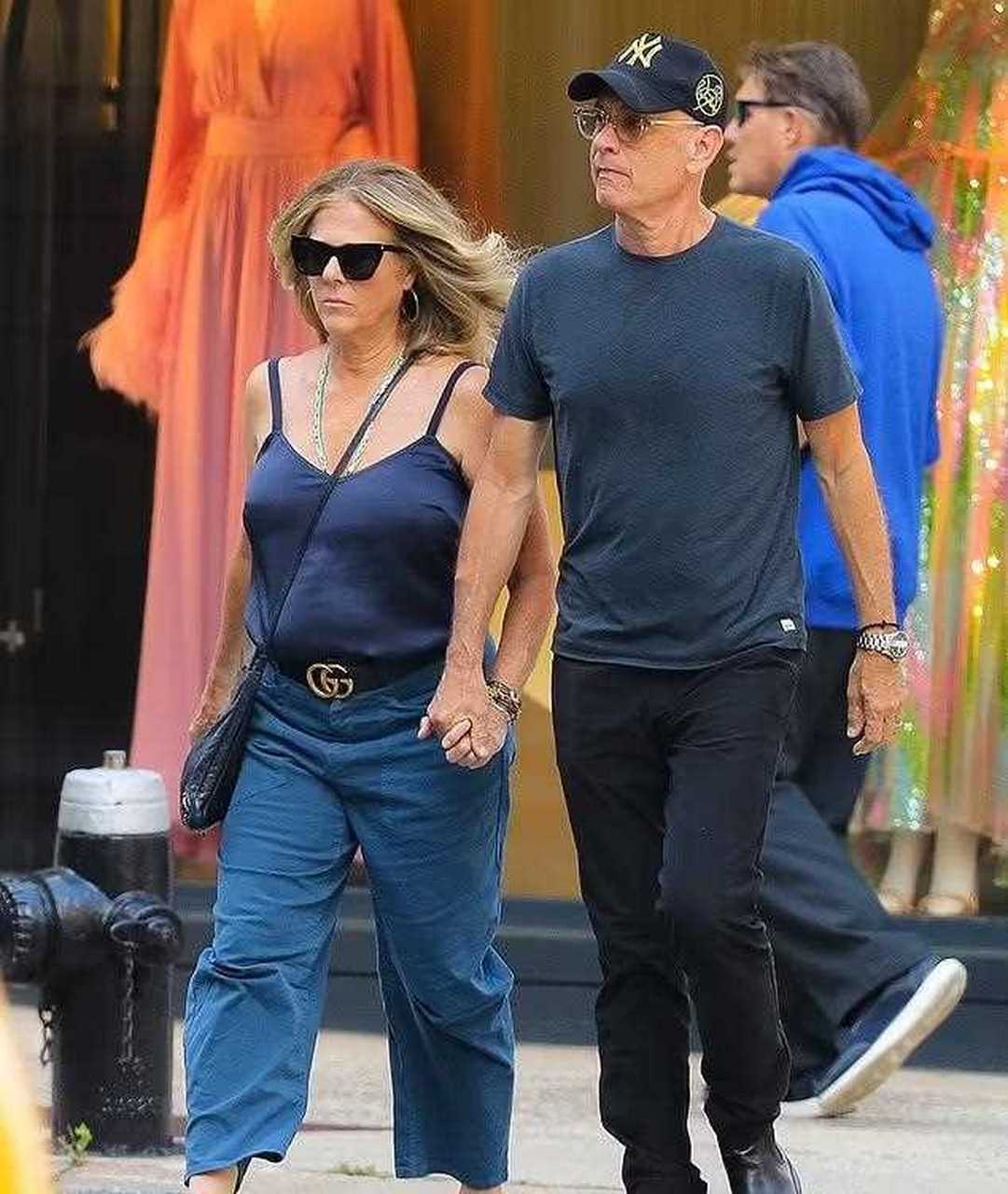 汤姆汉克斯和他结婚 34 年的妻子丽塔威尔逊于周四在纽约市被发现