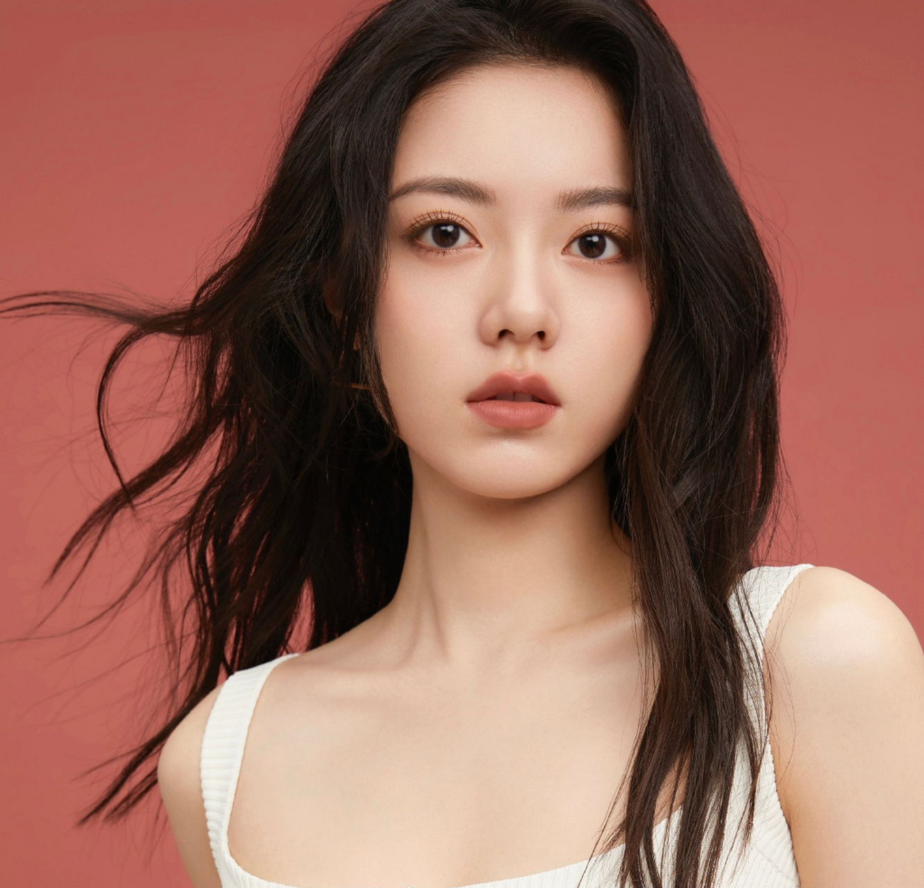 赵今麦兰蔻护肤与彩妆大使怼脸拍写真!