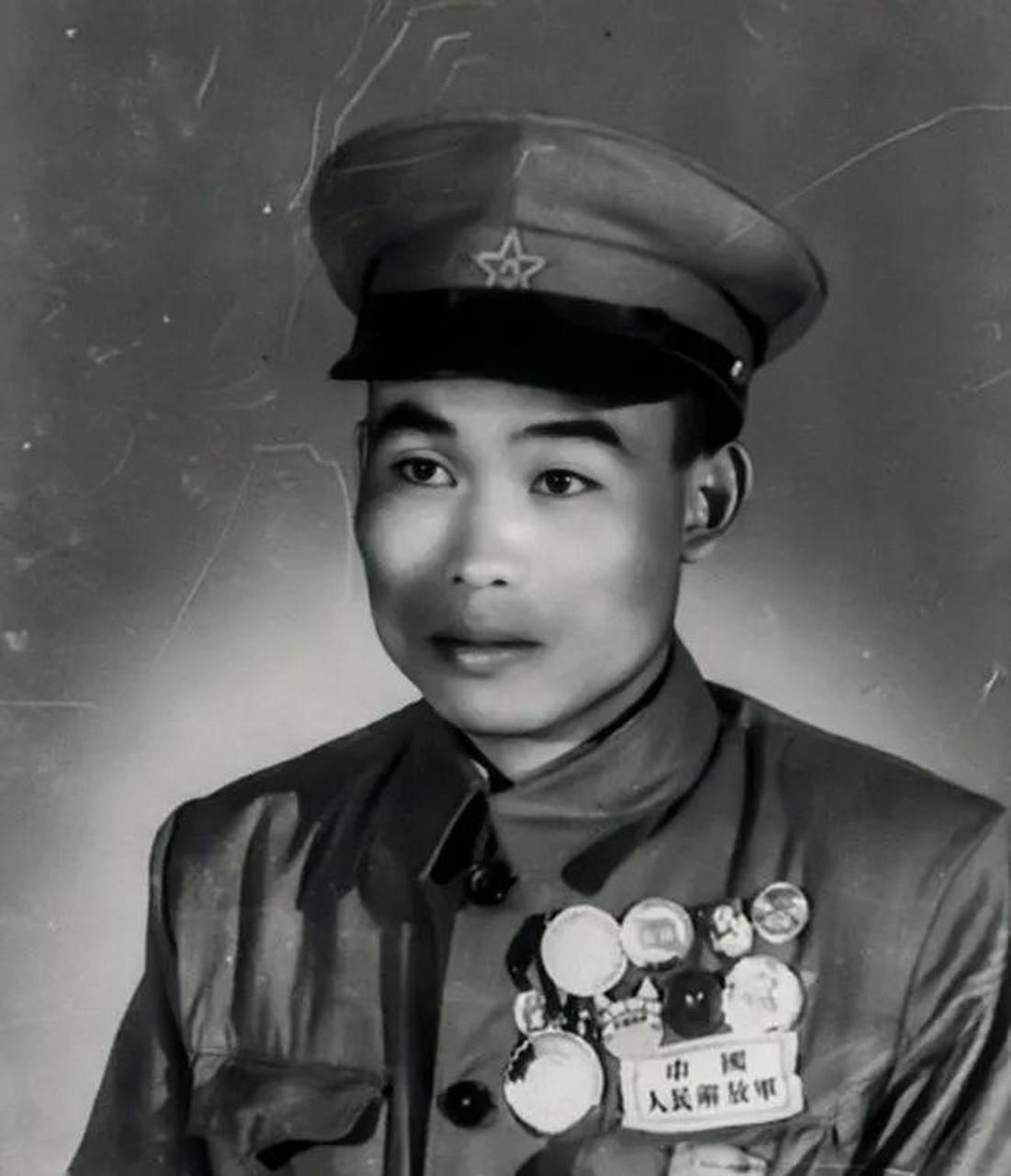 百家号星火计划# "超级兵王"张英才 [赞] 荣获九次特等功,四百万解放