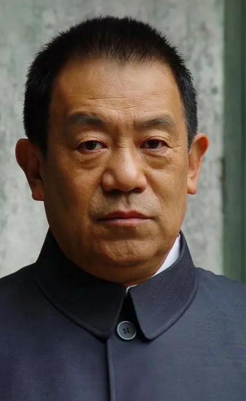 教育背景高明演员曾经就读于中国著名的艺术学校——中央戏剧学院.