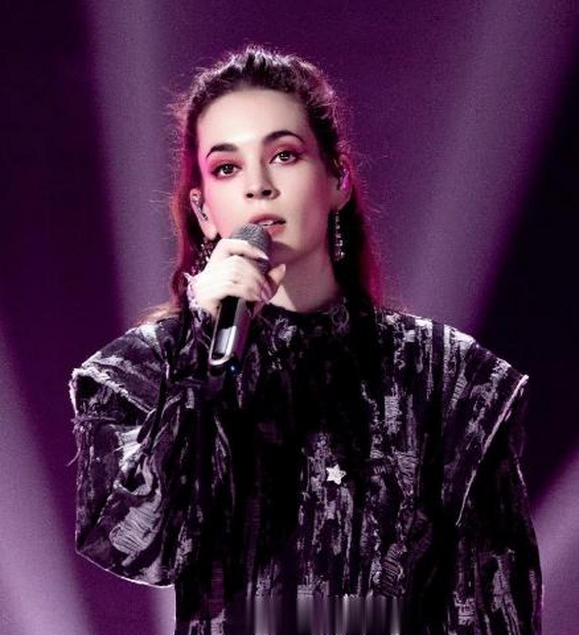 唐伯虎 淘汰##唐伯虎annie#  唐伯虎《乘风2023》初舞台演唱《新梅花