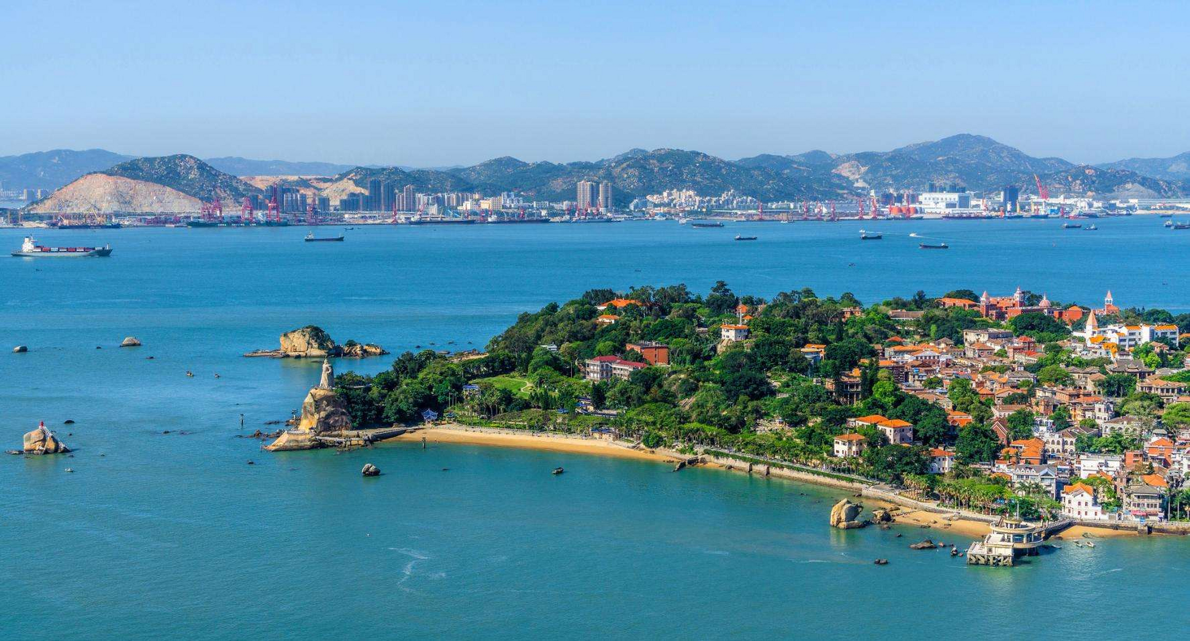 以及他们的推荐理由:  白城沙滩:位于厦门大学边上的白城沙滩,是环岛