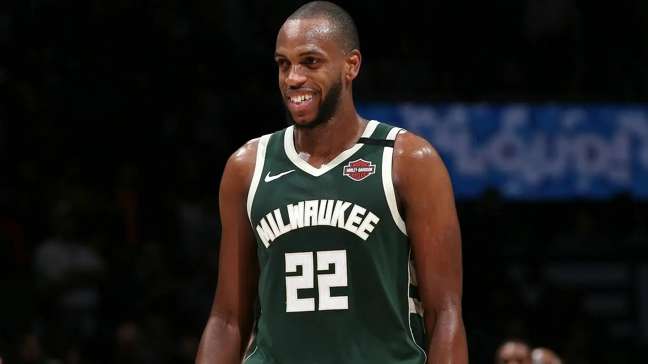 米德尔顿在2019年休赛期与雄鹿签下一份5年1.