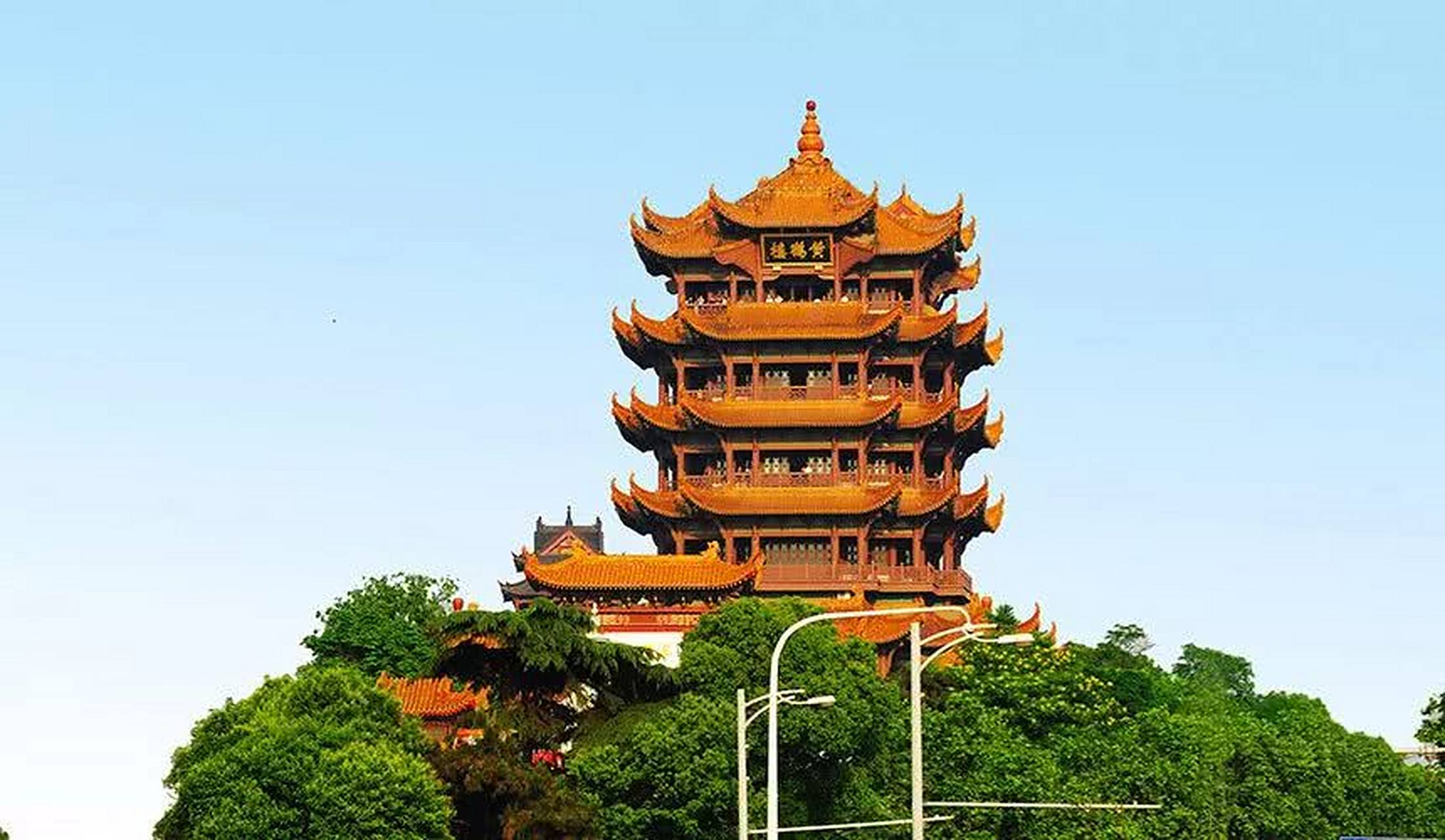 黄鹤楼位于湖北省武汉市长江南岸武昌蛇山之巅,为国家5a级旅游景区